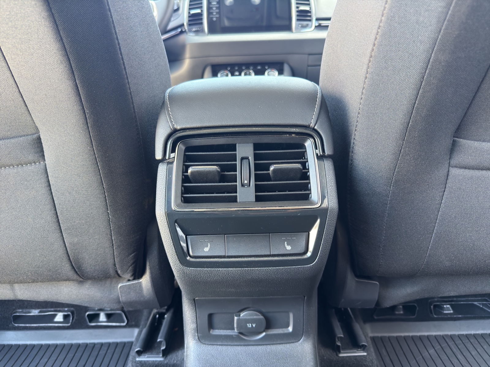 SKODA Karoq 2.0 TDI CR Style 4x4 DSG-image-11