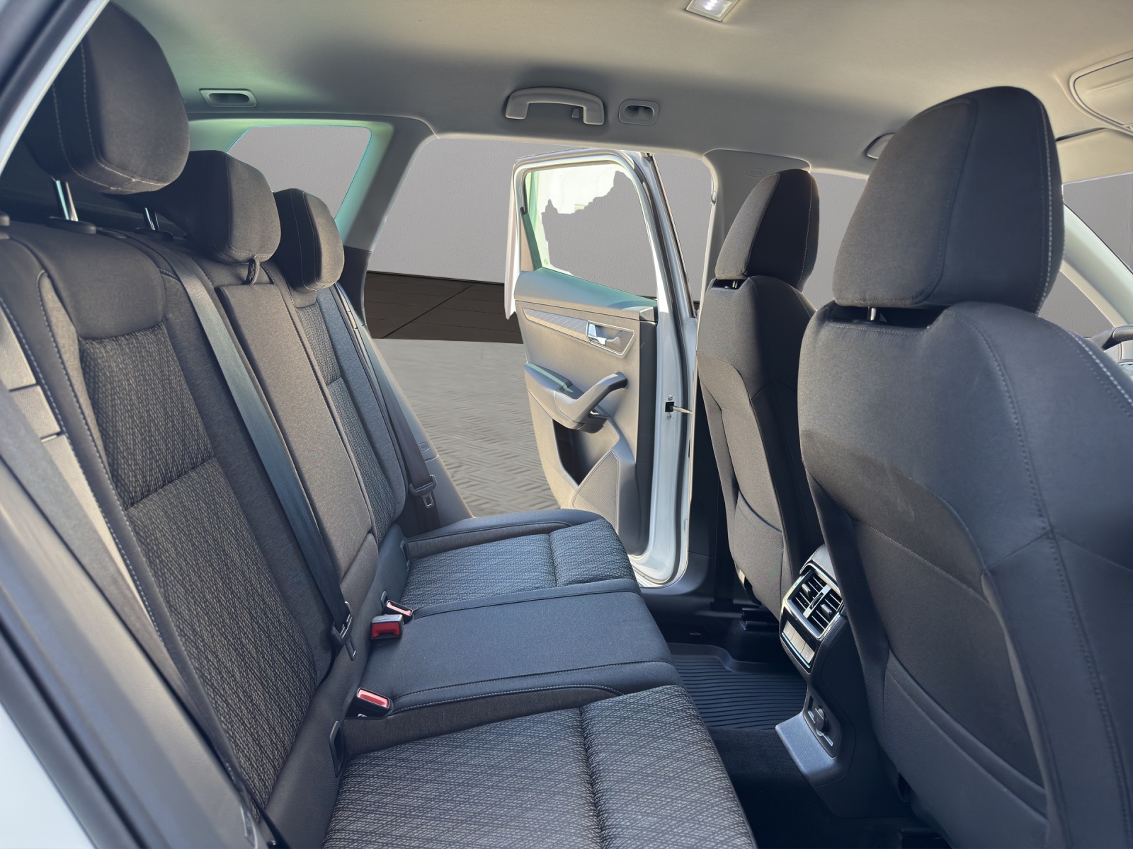 SKODA Karoq 2.0 TDI CR Style 4x4 DSG-image-10