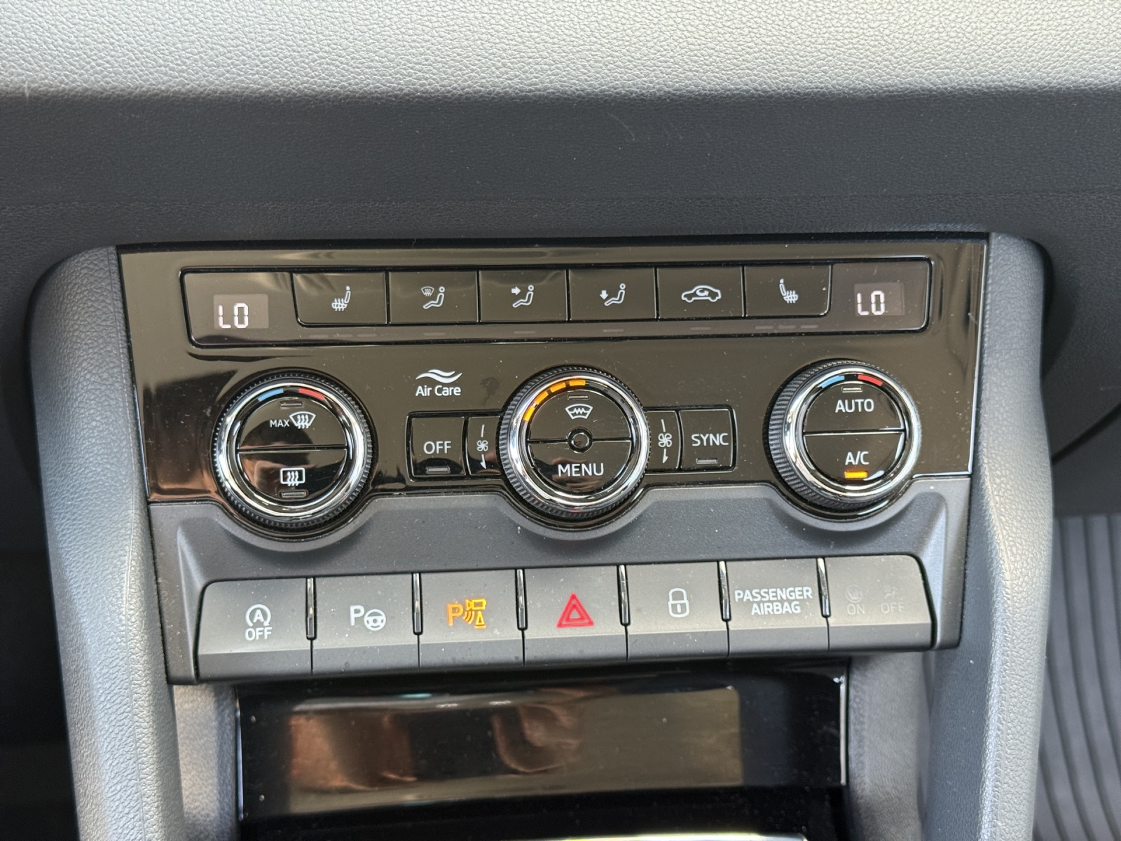 SKODA Karoq 2.0 TDI CR Style 4x4 DSG-image-21