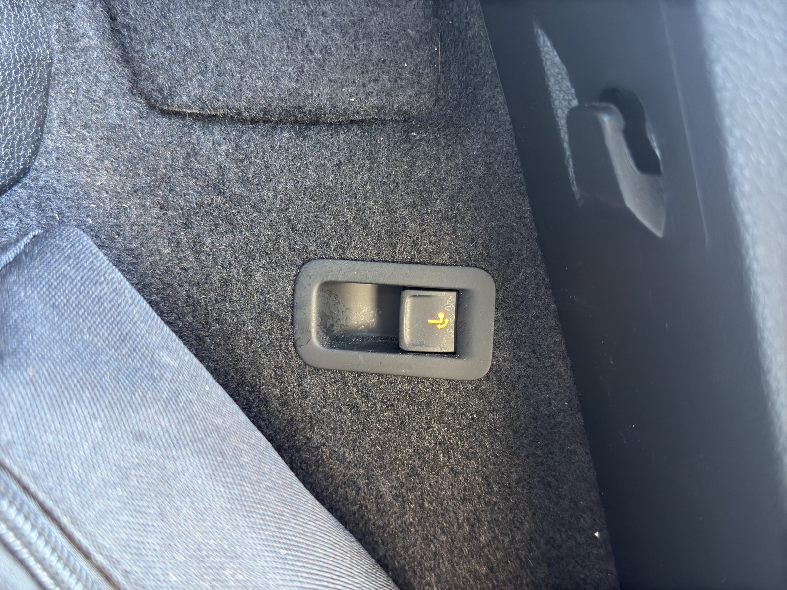 SKODA Karoq 2.0 TDI CR Style 4x4 DSG-image-9