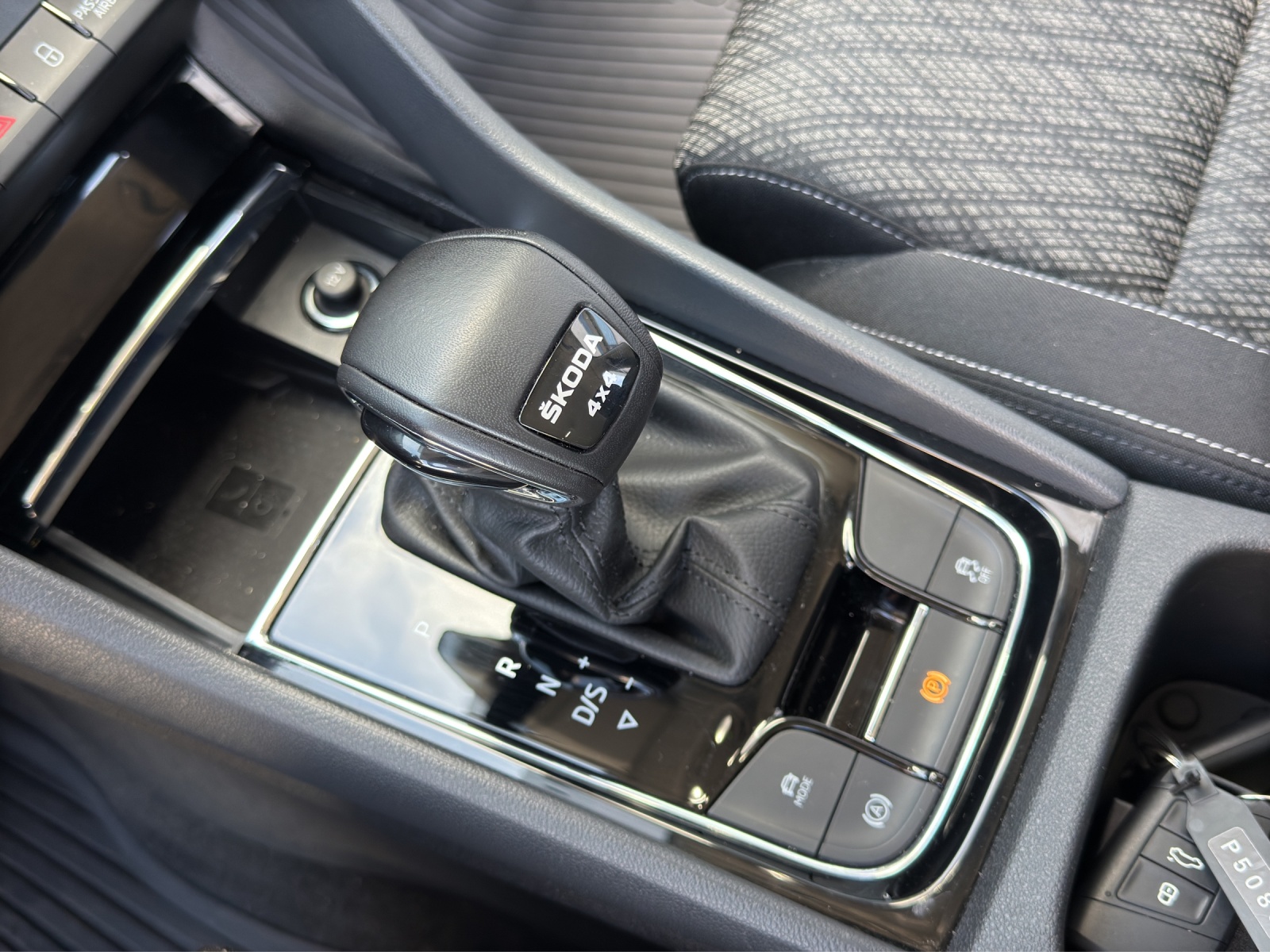 SKODA Karoq 2.0 TDI CR Style 4x4 DSG-image-22
