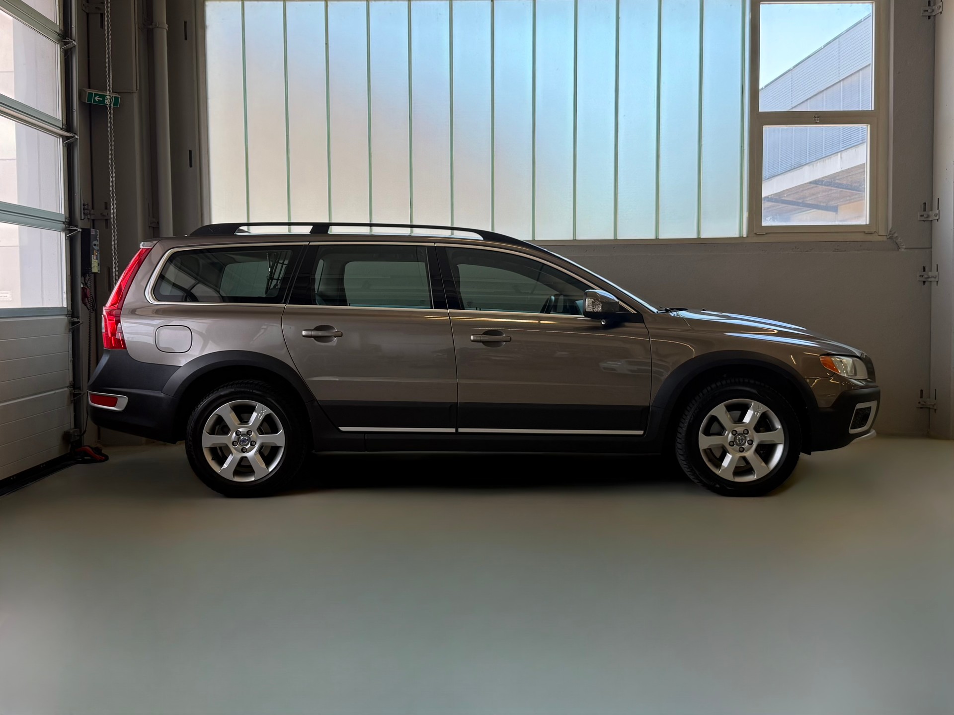 VOLVO XC70 T6 AWD Summum Geartronic-image-3