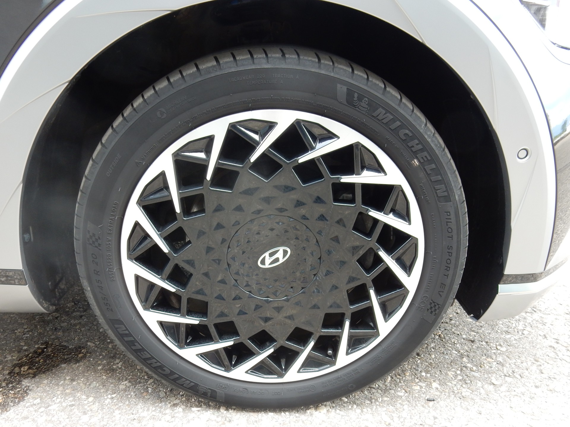 HYUNDAI Ioniq 5 72kWh First Edition 4WD-image-24