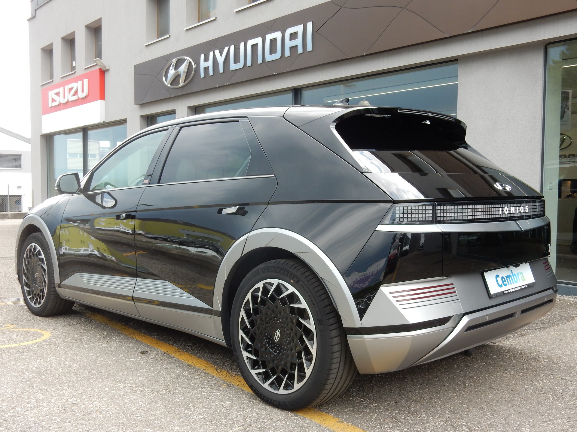 HYUNDAI Ioniq 5 72kWh First Edition 4WD-image-4