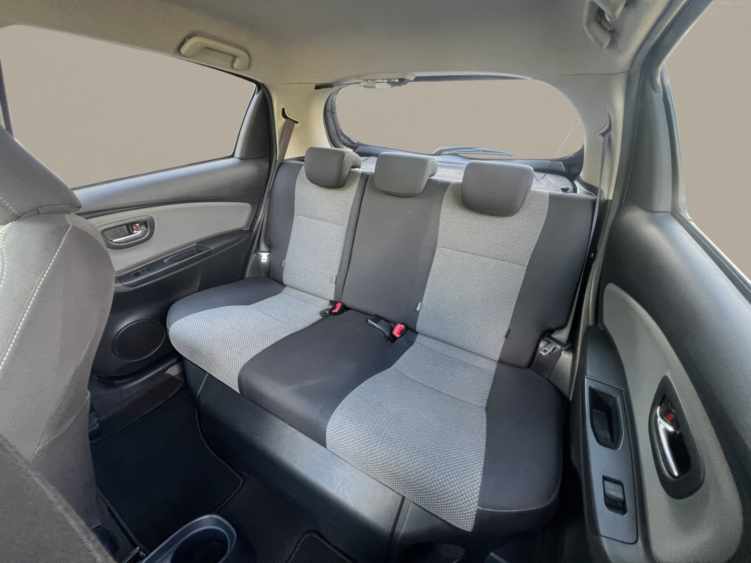 TOYOTA Yaris 1.5 VVT-i HSD Trend-image-17