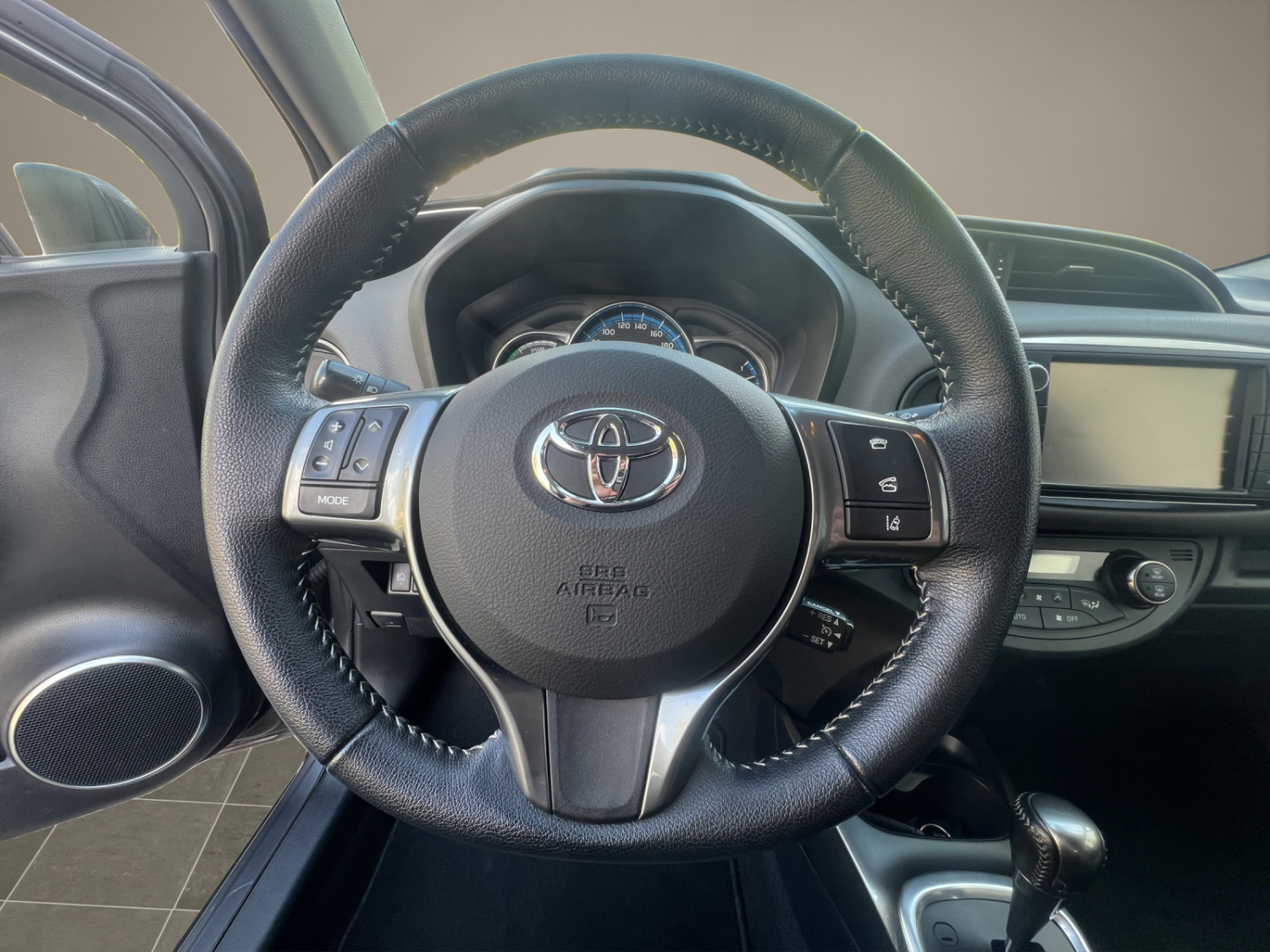 TOYOTA Yaris 1.5 VVT-i HSD Trend-image-10