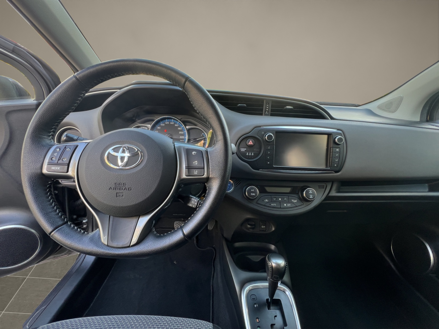 TOYOTA Yaris 1.5 VVT-i HSD Trend-image-9