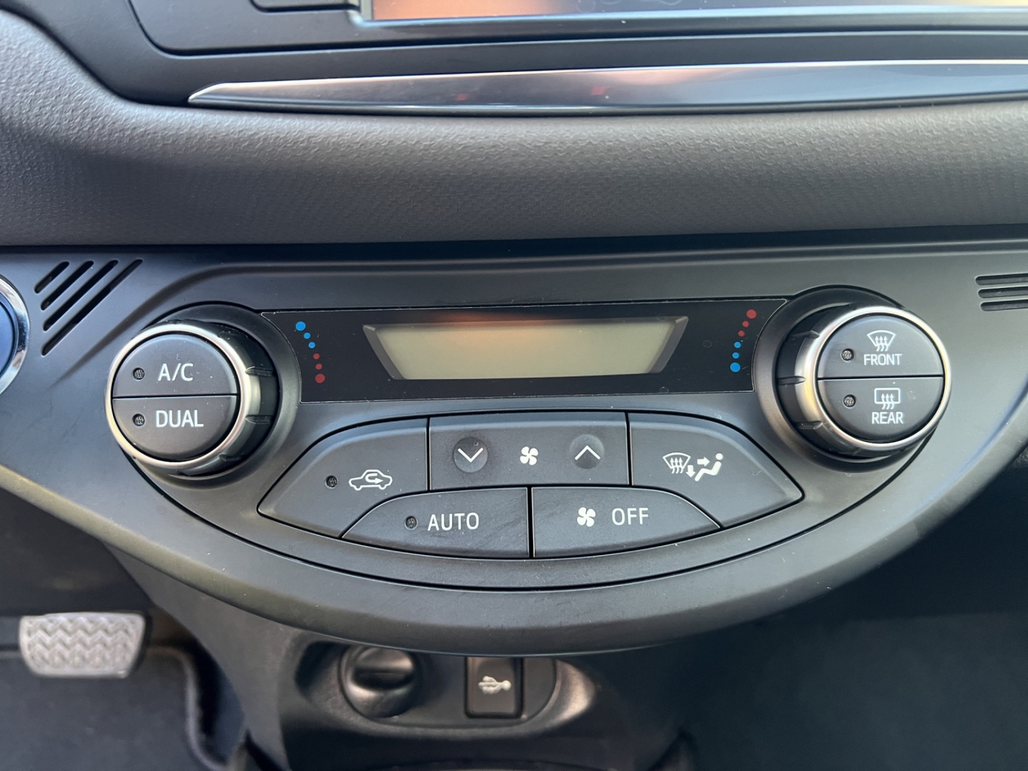 TOYOTA Yaris 1.5 VVT-i HSD Trend-image-13