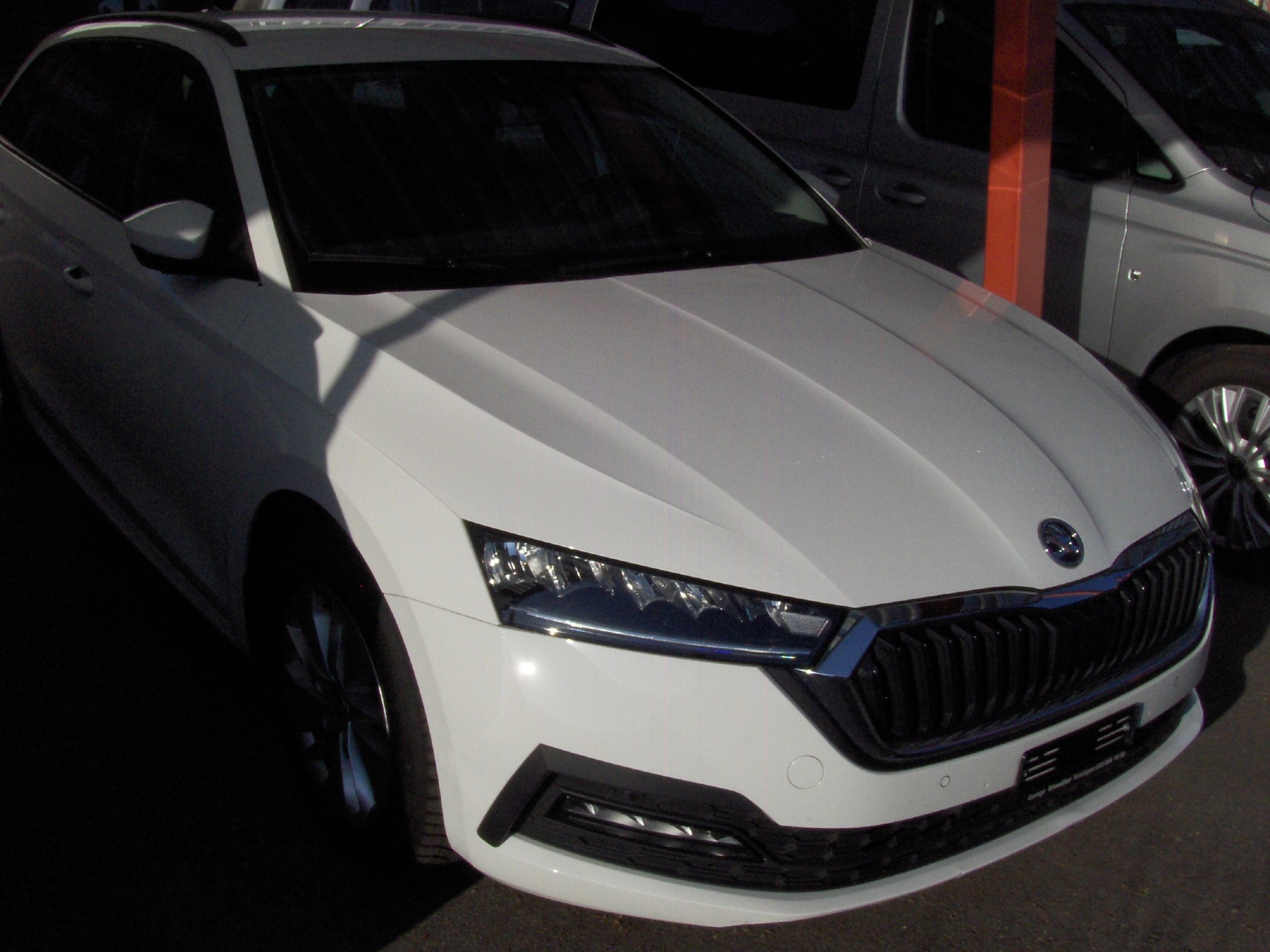SKODA Octavia Combi 2.0 TDI DSG Ambition 4x4-image-1
