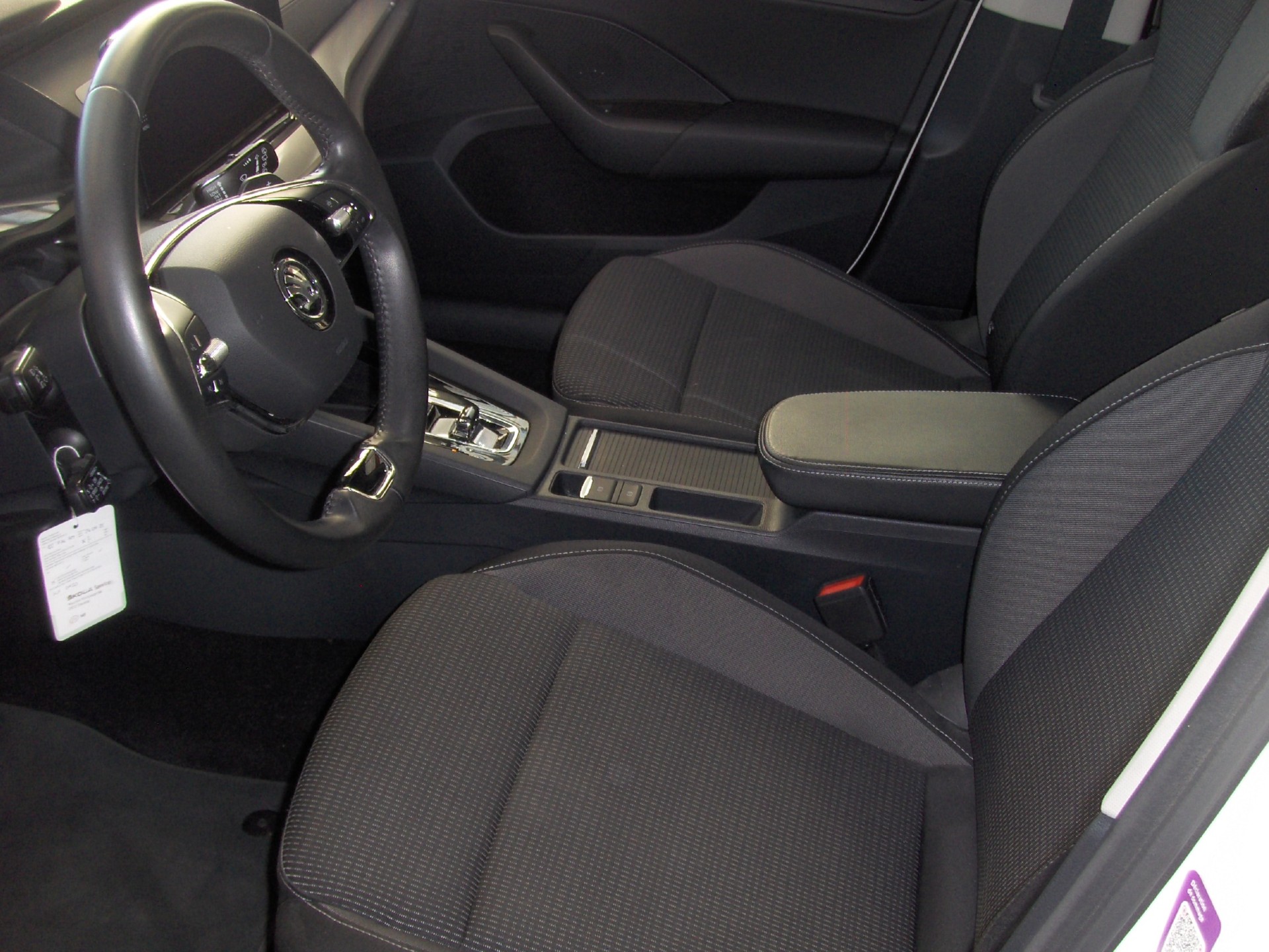 SKODA Octavia Combi 2.0 TDI DSG Ambition 4x4-image-4