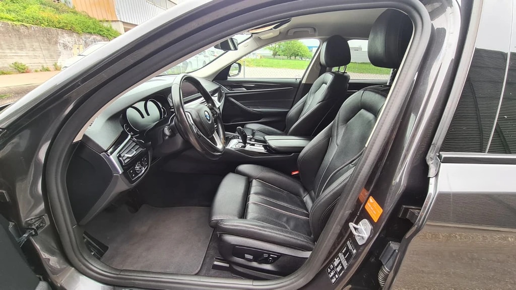 BMW 520d xDrive Touring Sport Line Steptronic ** Voll-Leder ** Gr-Navi ** RF-Kamera ** Sitzheizung ** Frisch Ab MFK & Service **-image-14