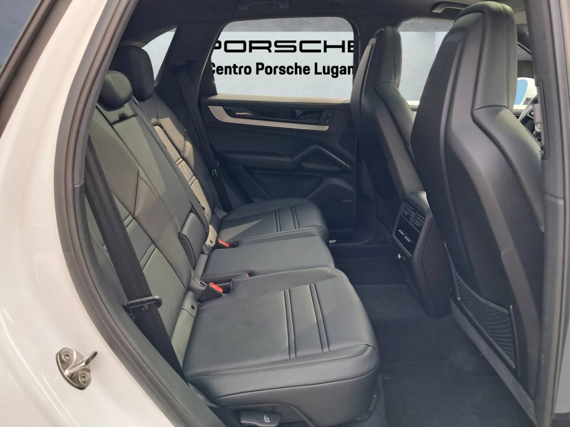 PORSCHE Cayenne E-Hybrid-image-22