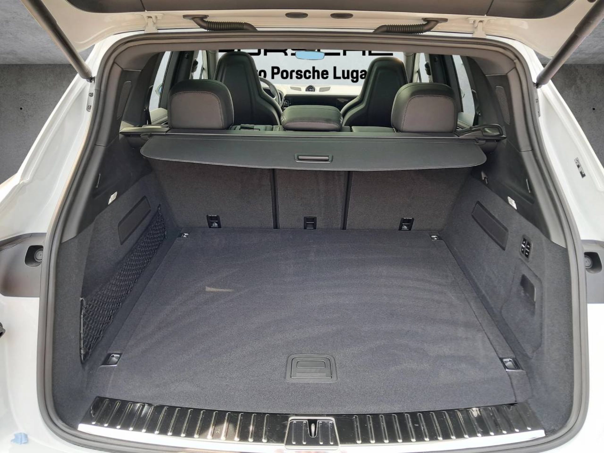 PORSCHE Cayenne E-Hybrid-image-25