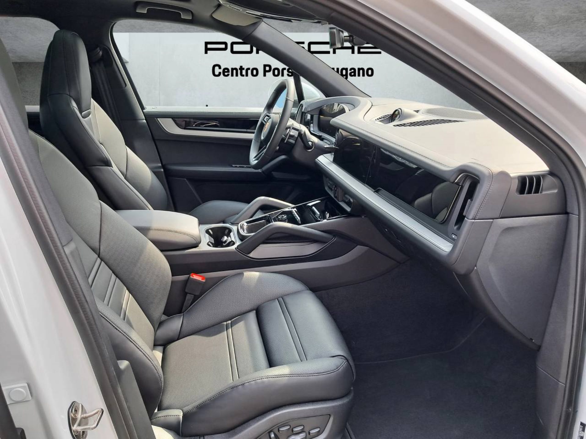 PORSCHE Cayenne E-Hybrid-image-14