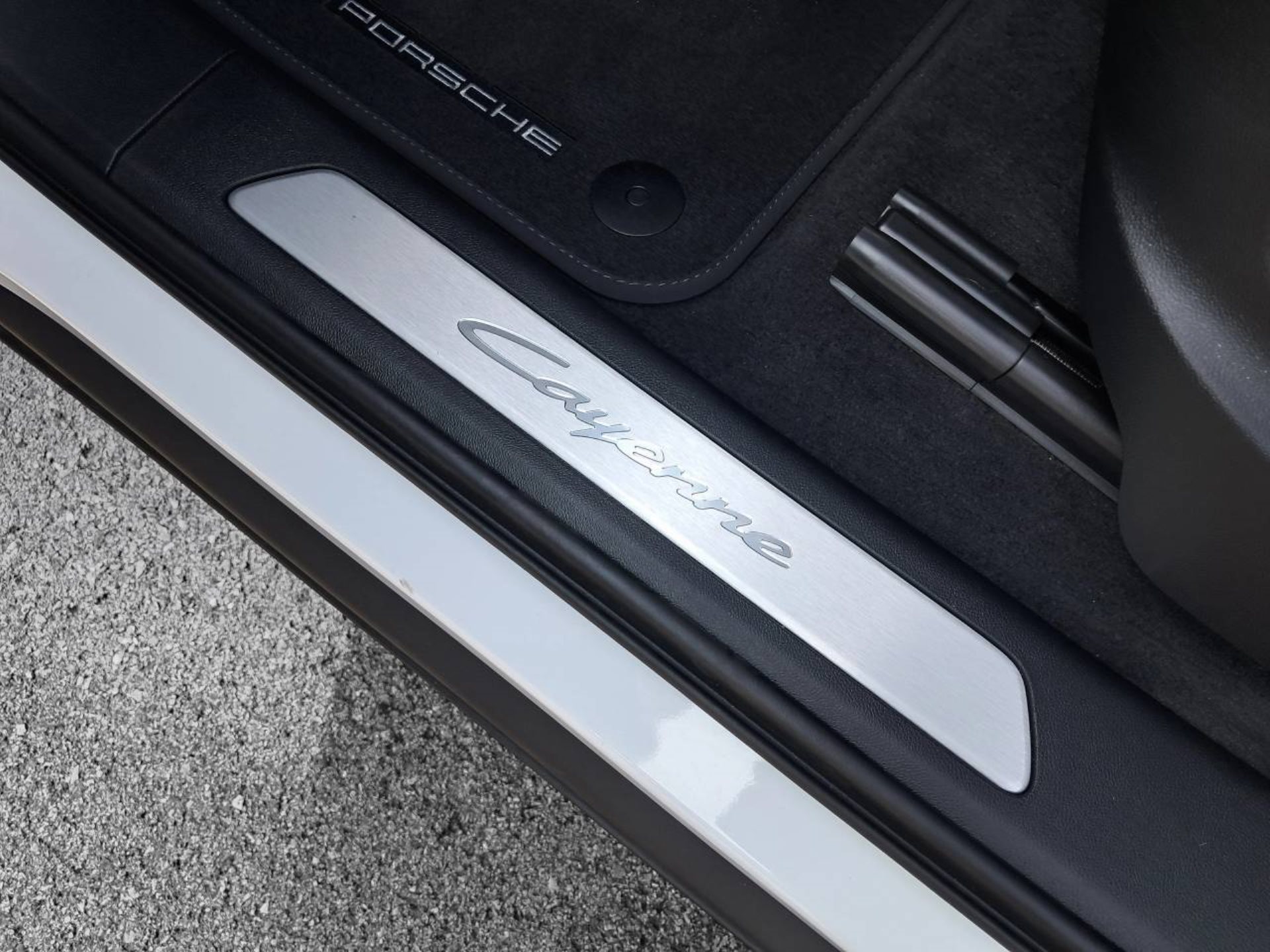 PORSCHE Cayenne E-Hybrid-image-26