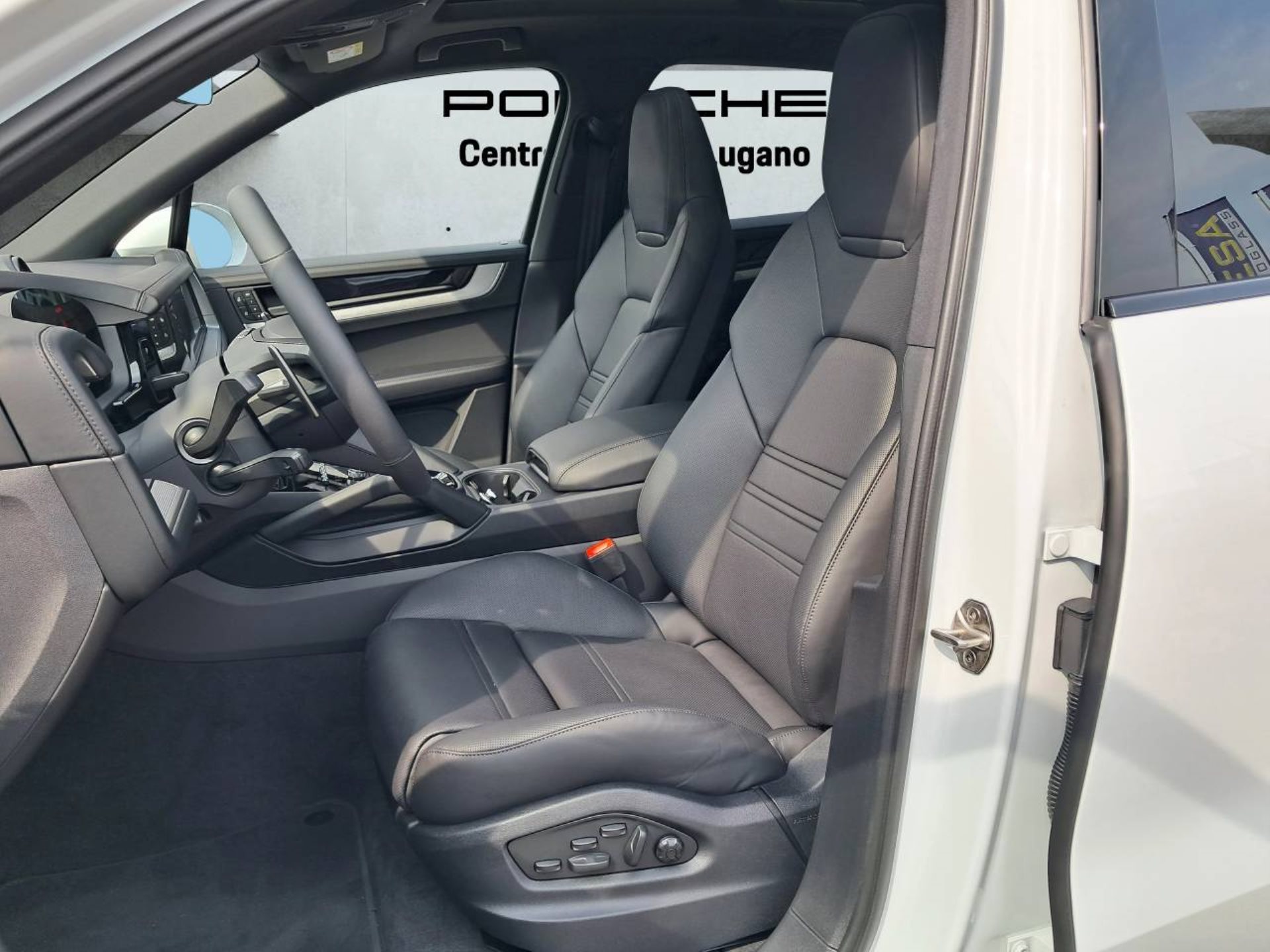 PORSCHE Cayenne E-Hybrid-image-4
