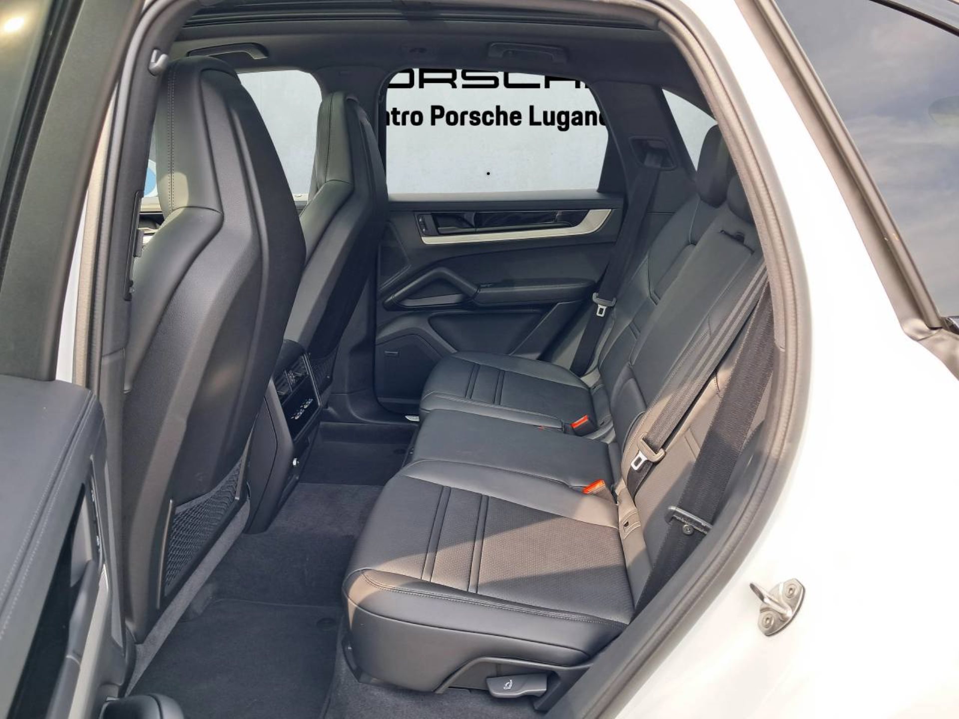 PORSCHE Cayenne E-Hybrid-image-16