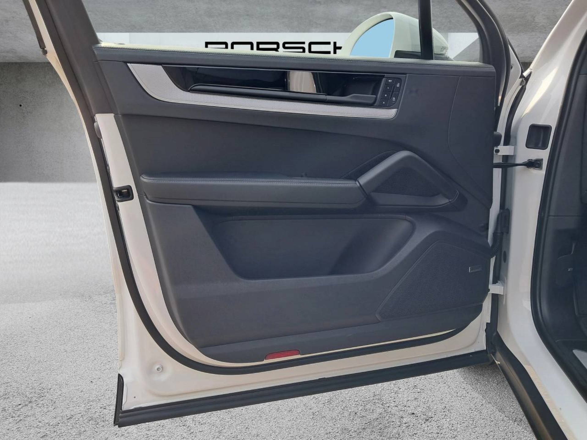 PORSCHE Cayenne E-Hybrid-image-21