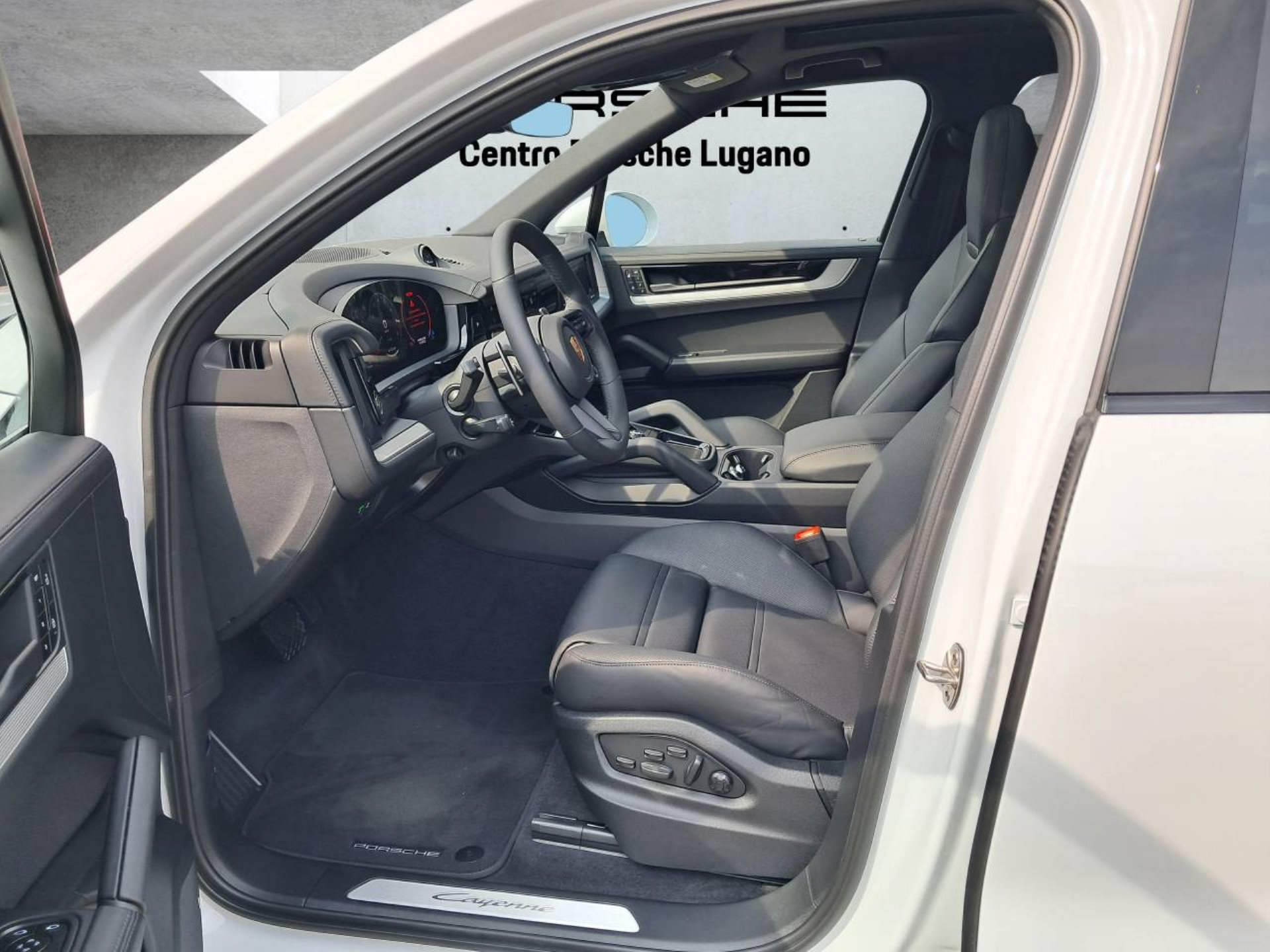PORSCHE Cayenne E-Hybrid-image-3