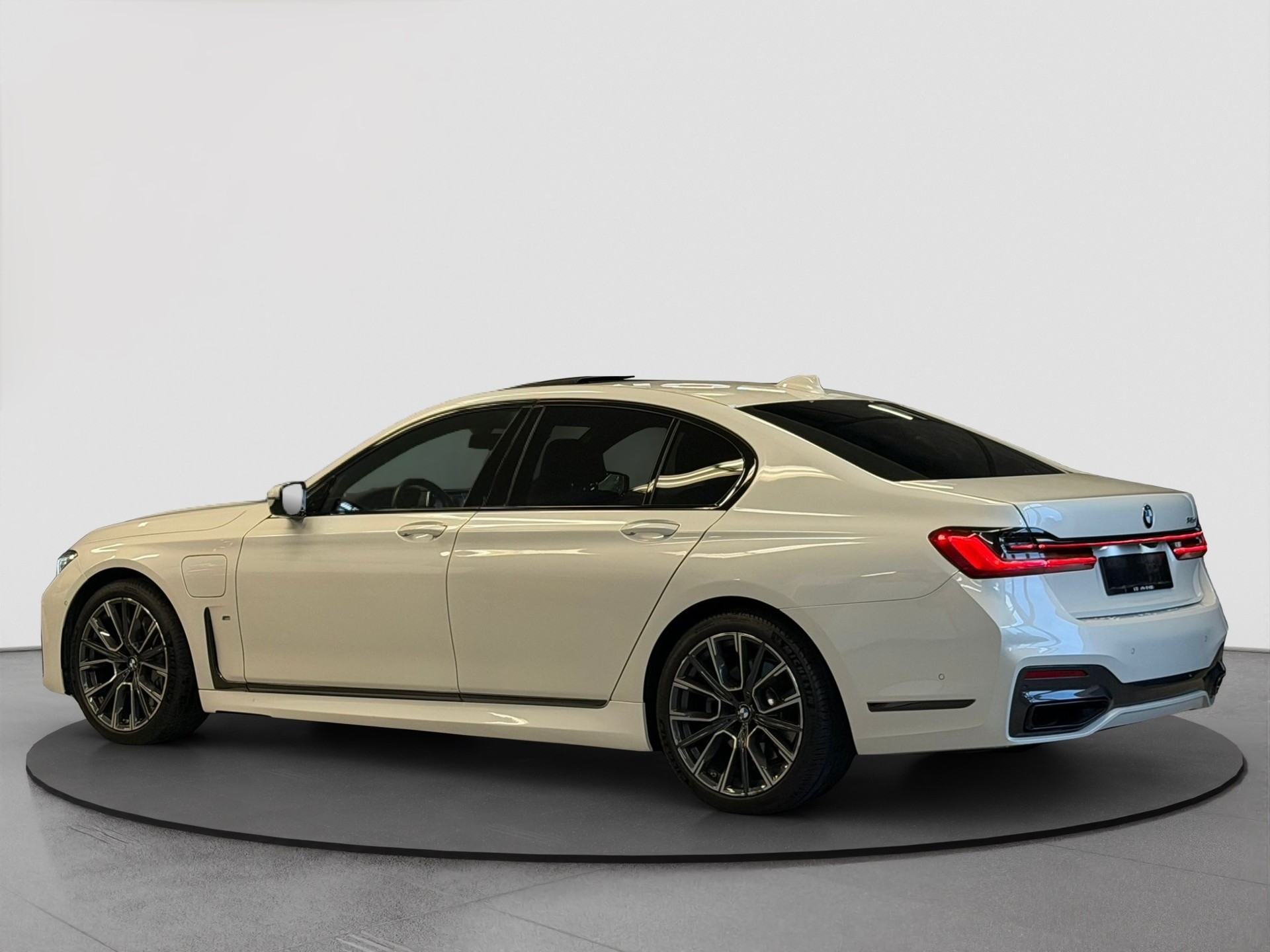 BMW 745Le xDrive Steptronic-image-2