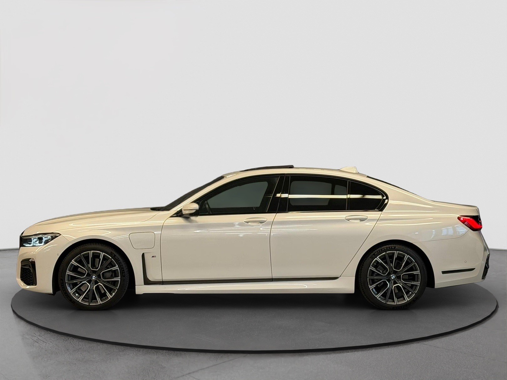 BMW 745Le xDrive Steptronic-image-1