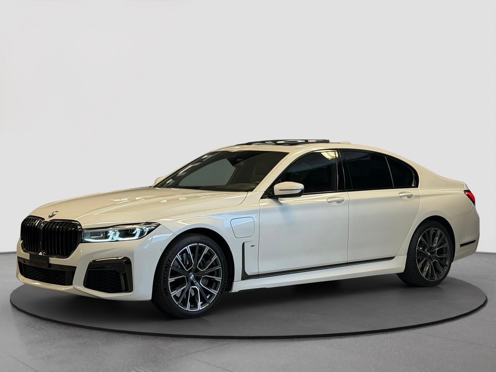 BMW 745Le xDrive Steptronic-image-0