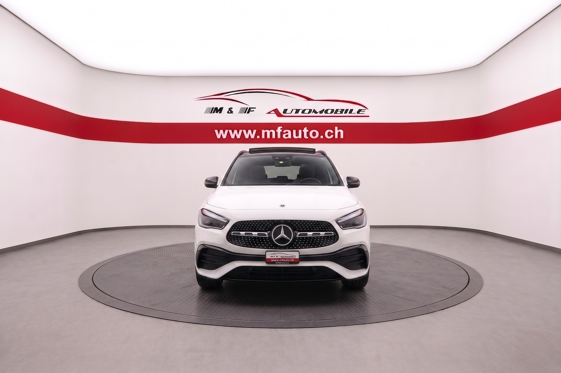 MERCEDES-BENZ GLA 250 e AMG Line-image-3