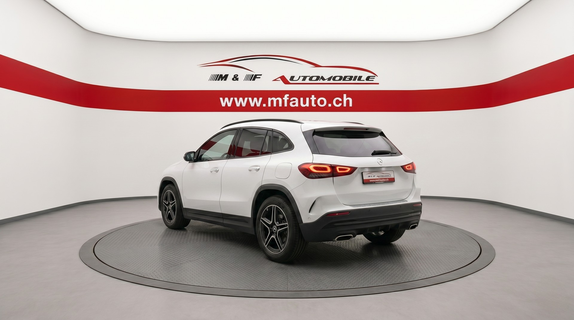 MERCEDES-BENZ GLA 250 e AMG Line-image-2