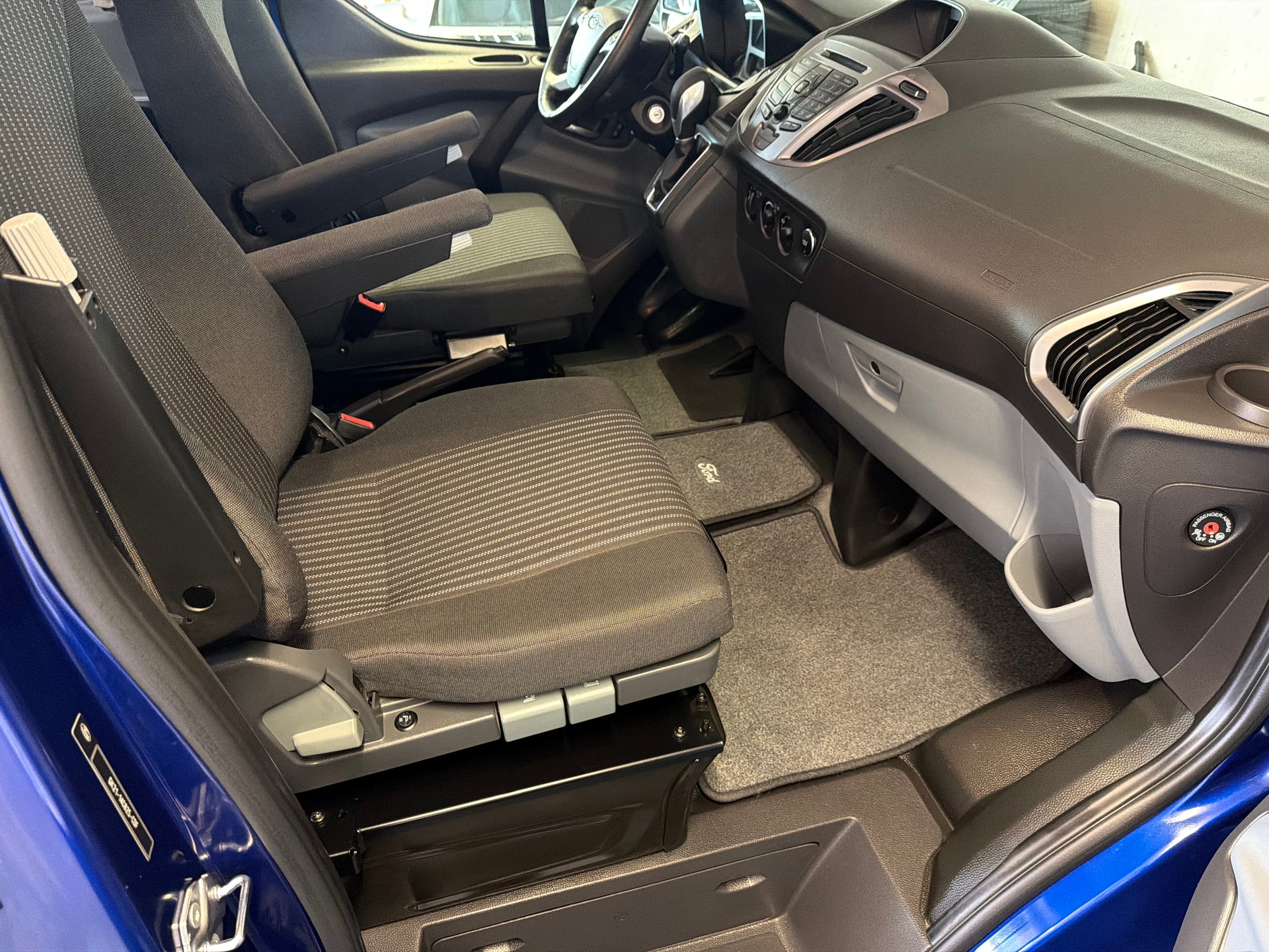 FORD Transit Custom 310 L1H1 Trend SelectShift A-image-11