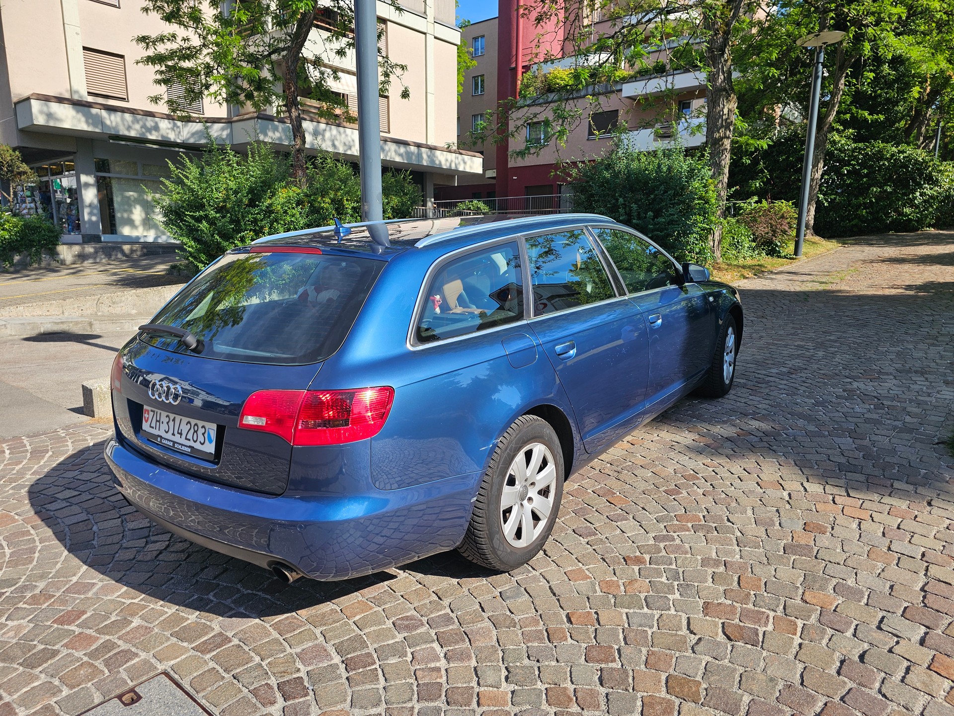 AUDI 2.8 V6 FSI quattro-image-2