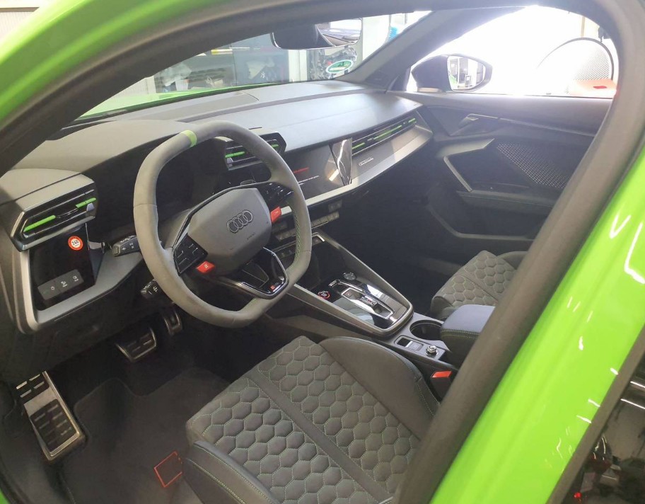 AUDI RS3 Sportback 2.5 TSI quattro S-tronic-image-6