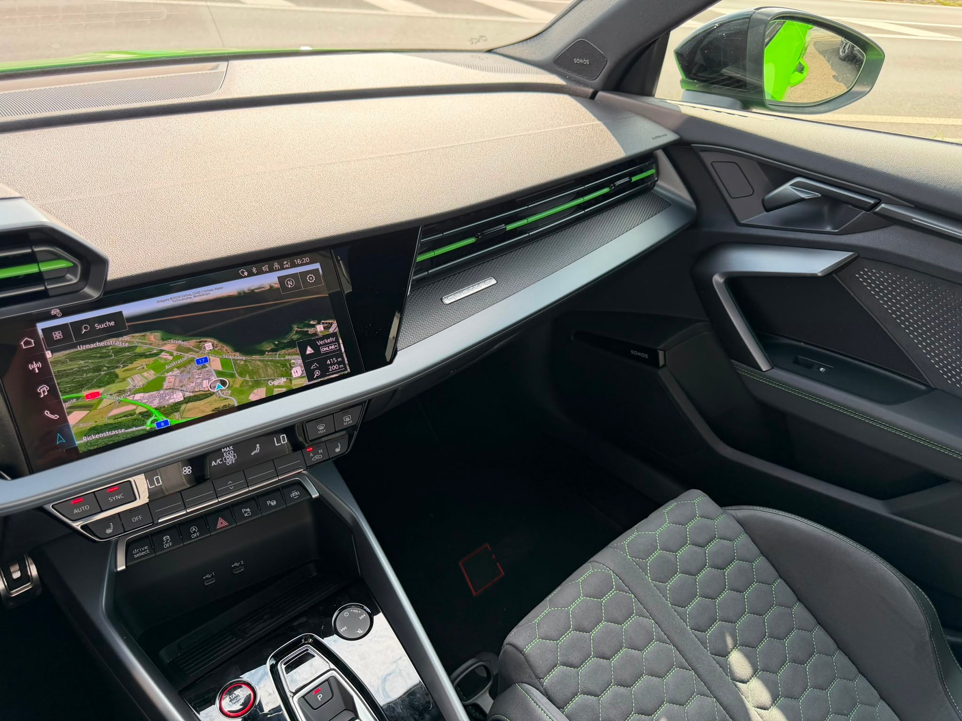 AUDI RS3 Sportback 2.5 TSI quattro S-tronic-image-13