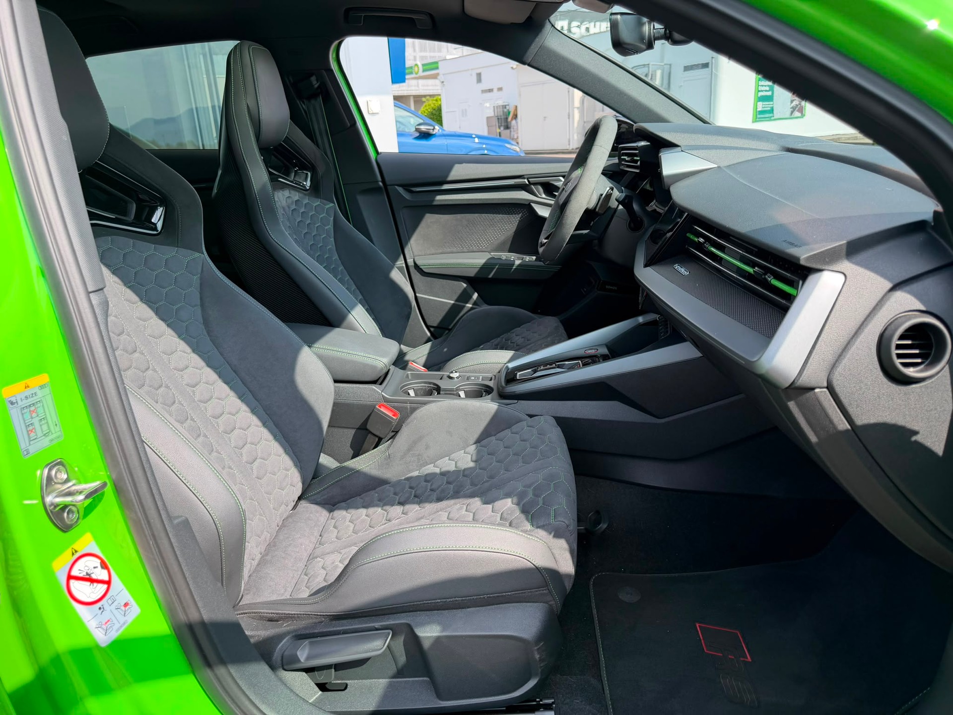 AUDI RS3 Sportback 2.5 TSI quattro S-tronic-image-12