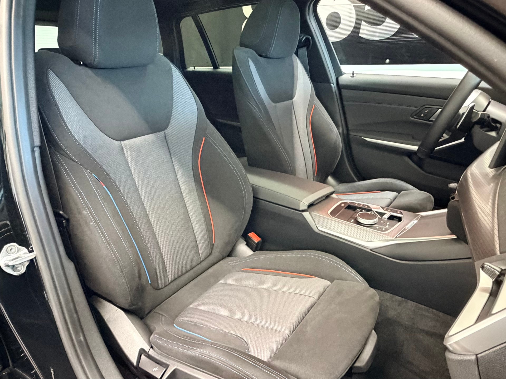 BMW 330i Touring xDrive Steptronic M Sport Pro-image-19