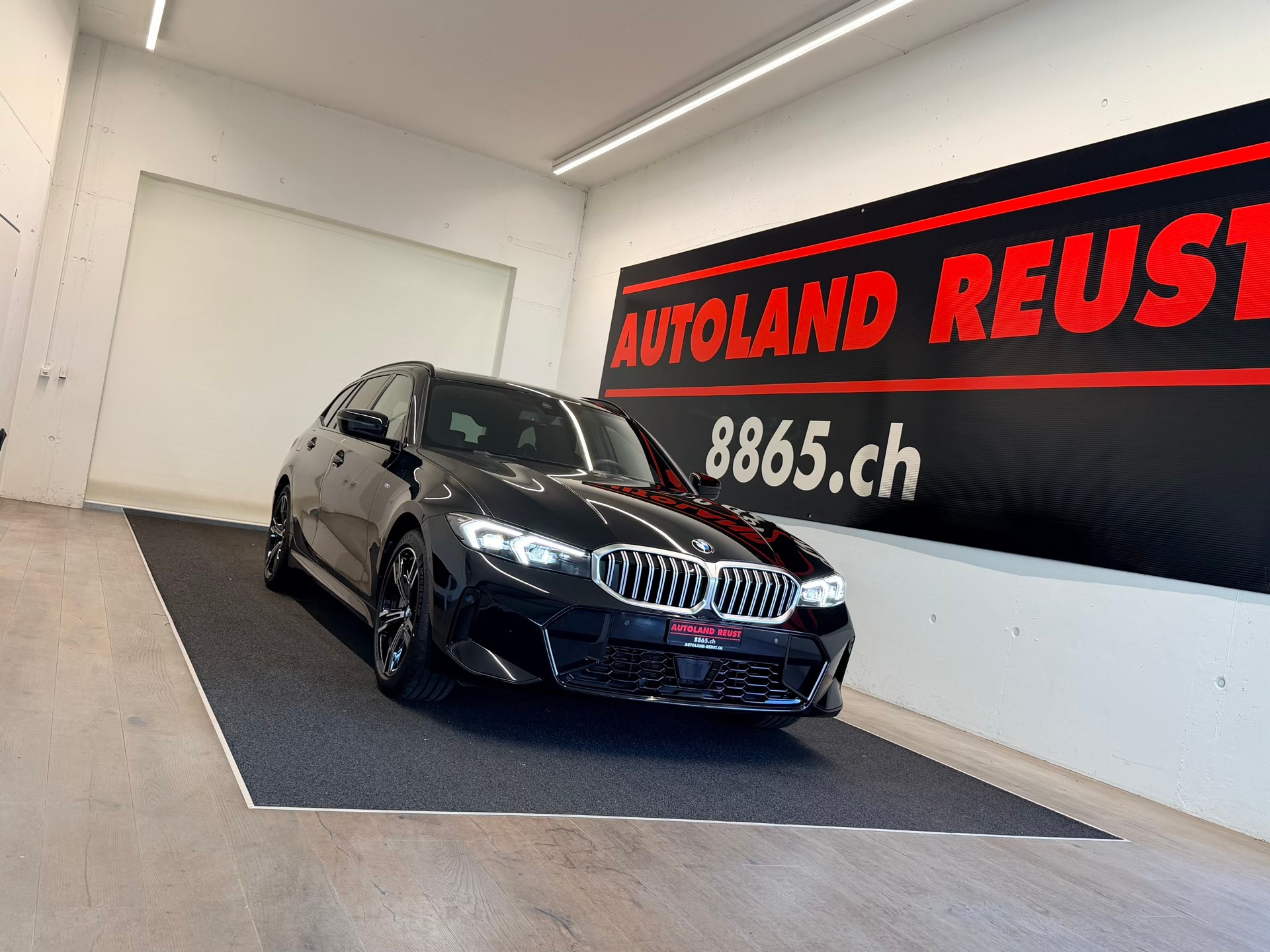 BMW 330i Touring xDrive Steptronic M Sport Pro-image-0