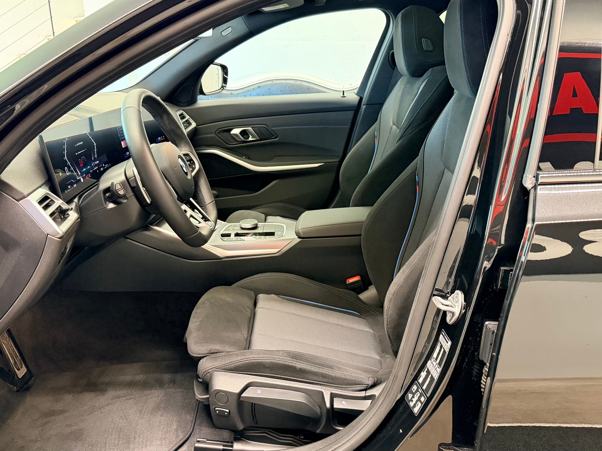BMW 330i Touring xDrive Steptronic M Sport Pro-image-12