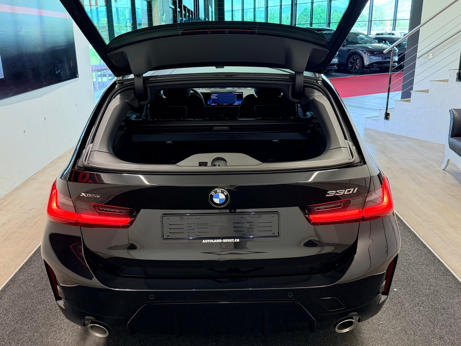 BMW 330i Touring xDrive Steptronic M Sport Pro-image-8