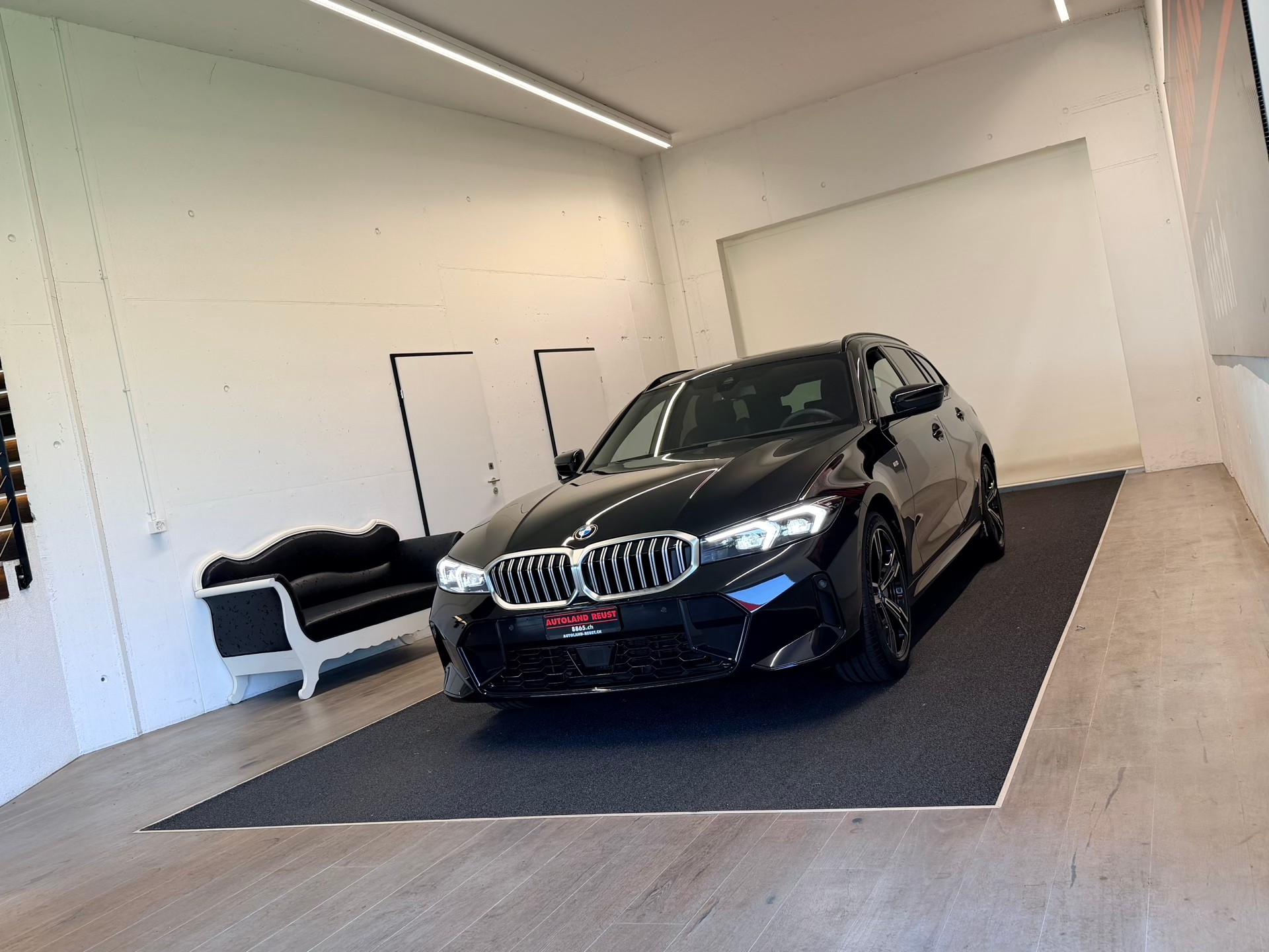 BMW 330i Touring xDrive Steptronic M Sport Pro-image-2