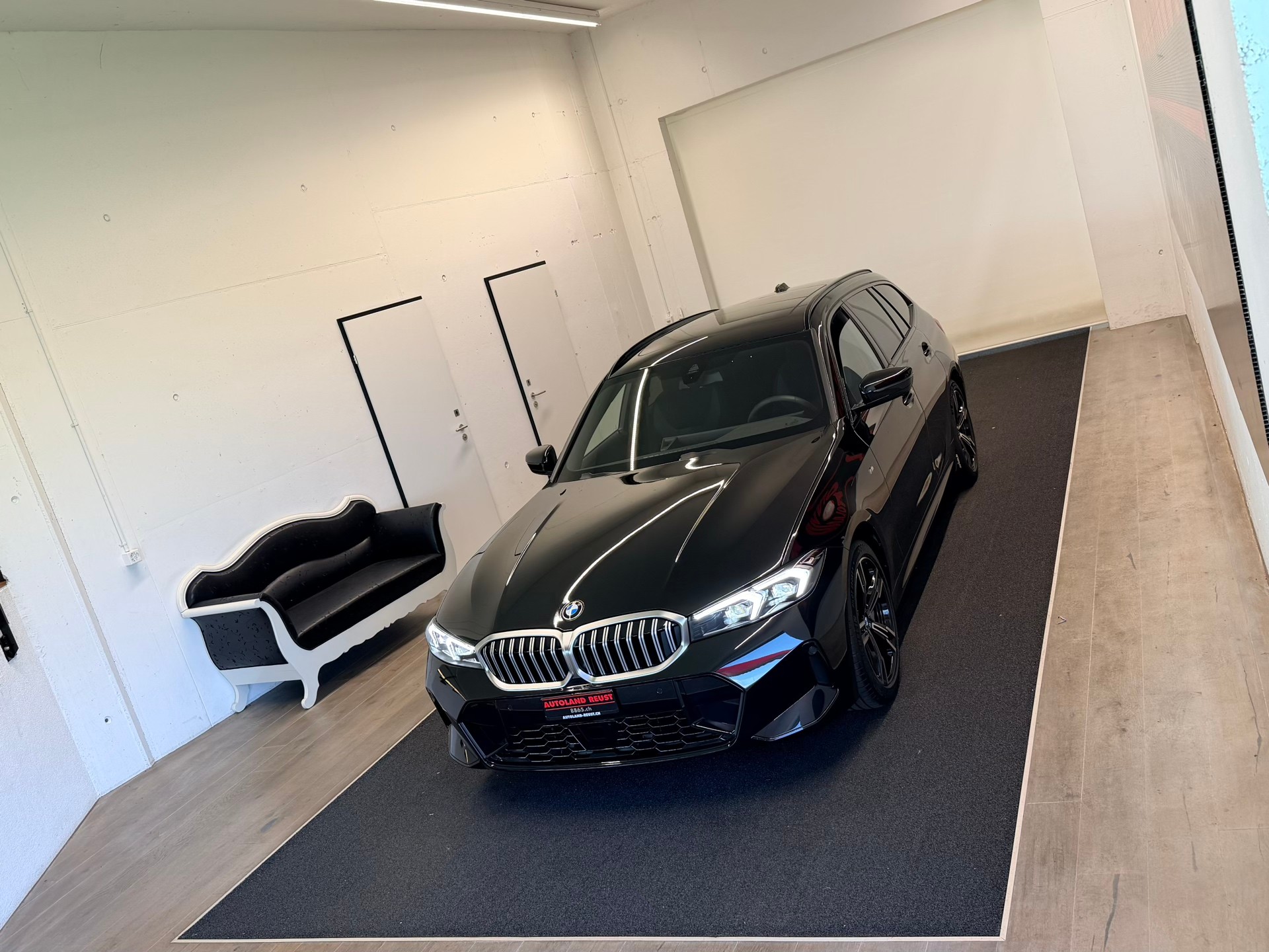 BMW 330i Touring xDrive Steptronic M Sport Pro-image-3