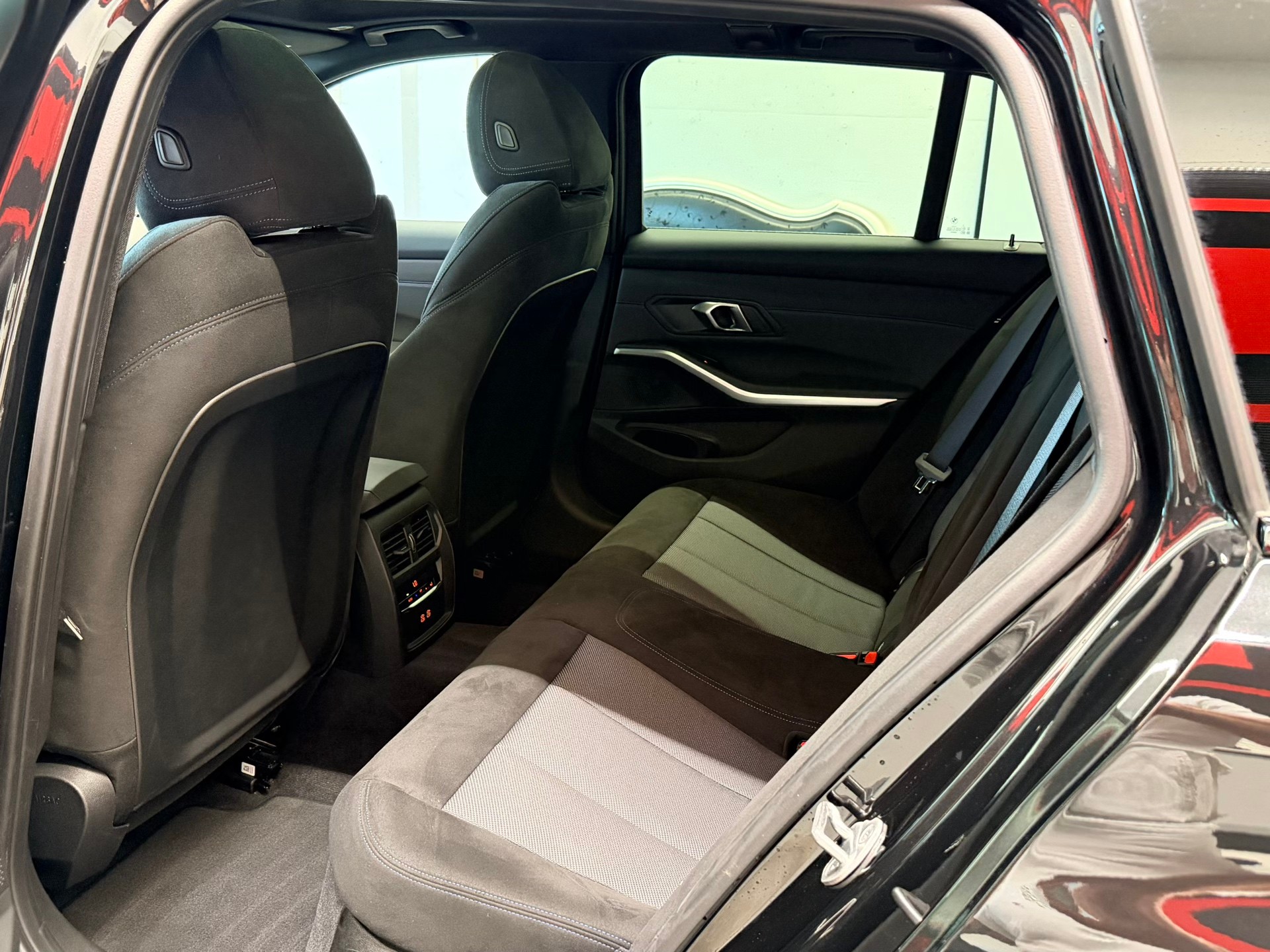 BMW 330i Touring xDrive Steptronic M Sport Pro-image-13