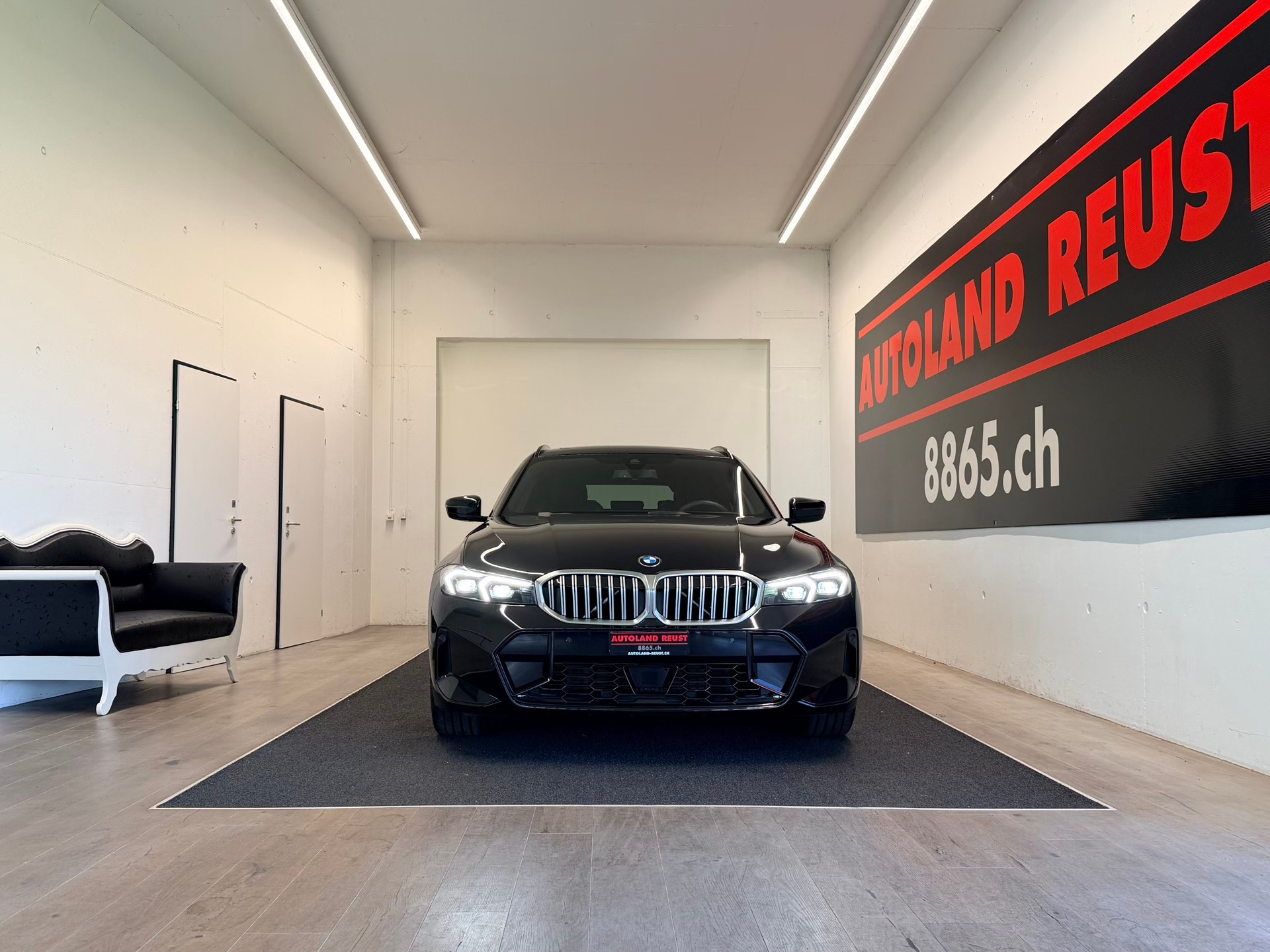 BMW 330i Touring xDrive Steptronic M Sport Pro-image-1