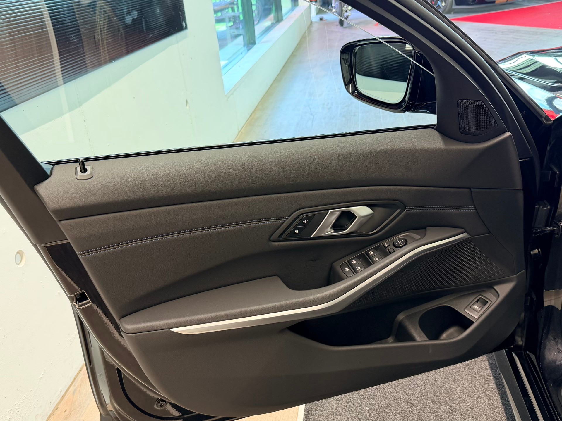 BMW 330i Touring xDrive Steptronic M Sport Pro-image-11