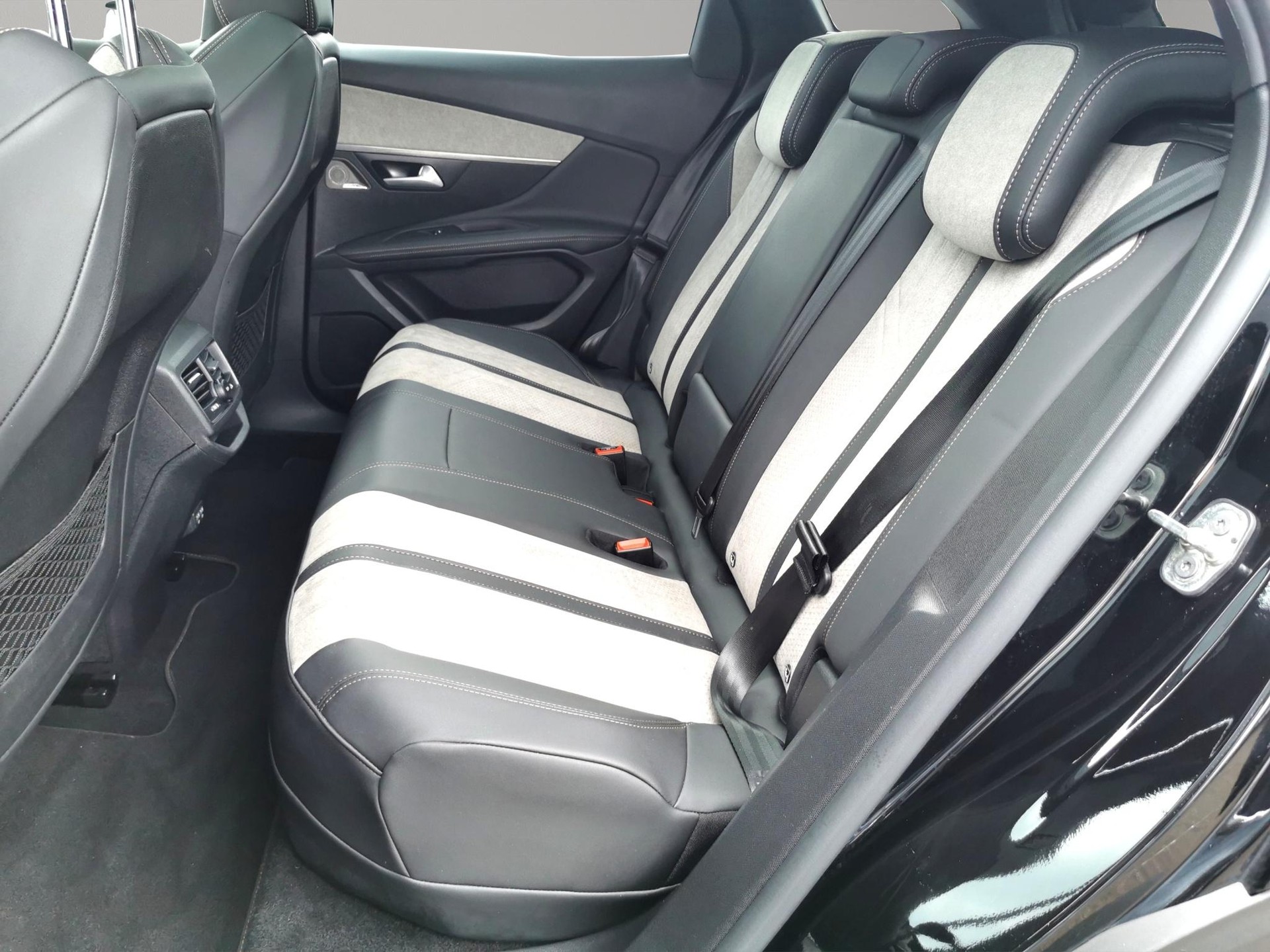 PEUGEOT 3008 1.6 Plug-in Hybrid4 GT Pack-image-7