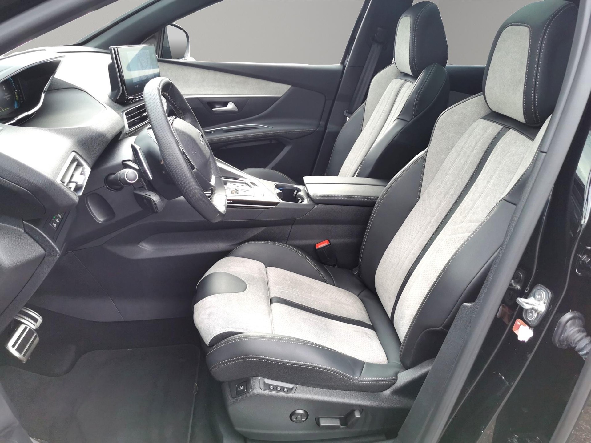 PEUGEOT 3008 1.6 Plug-in Hybrid4 GT Pack-image-1