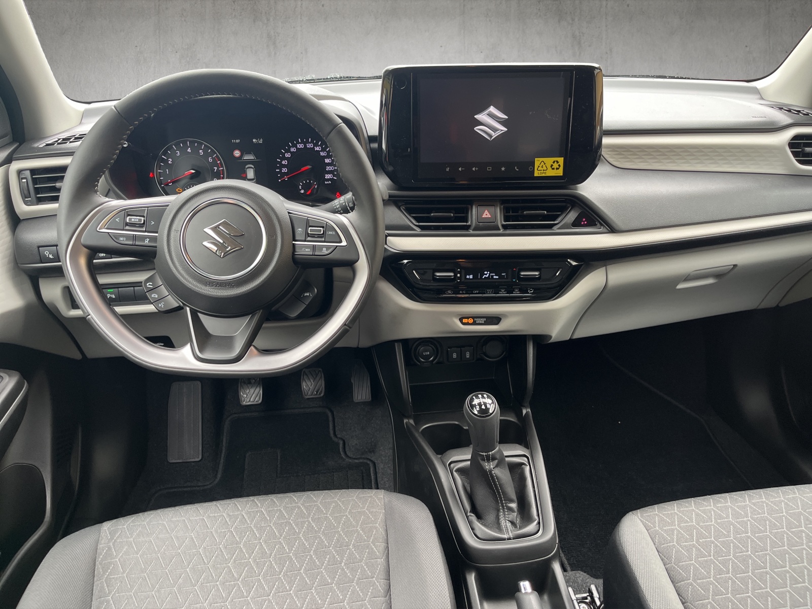 SUZUKI Swift 1.2 Compact+ Hybrid 4x4-image-5