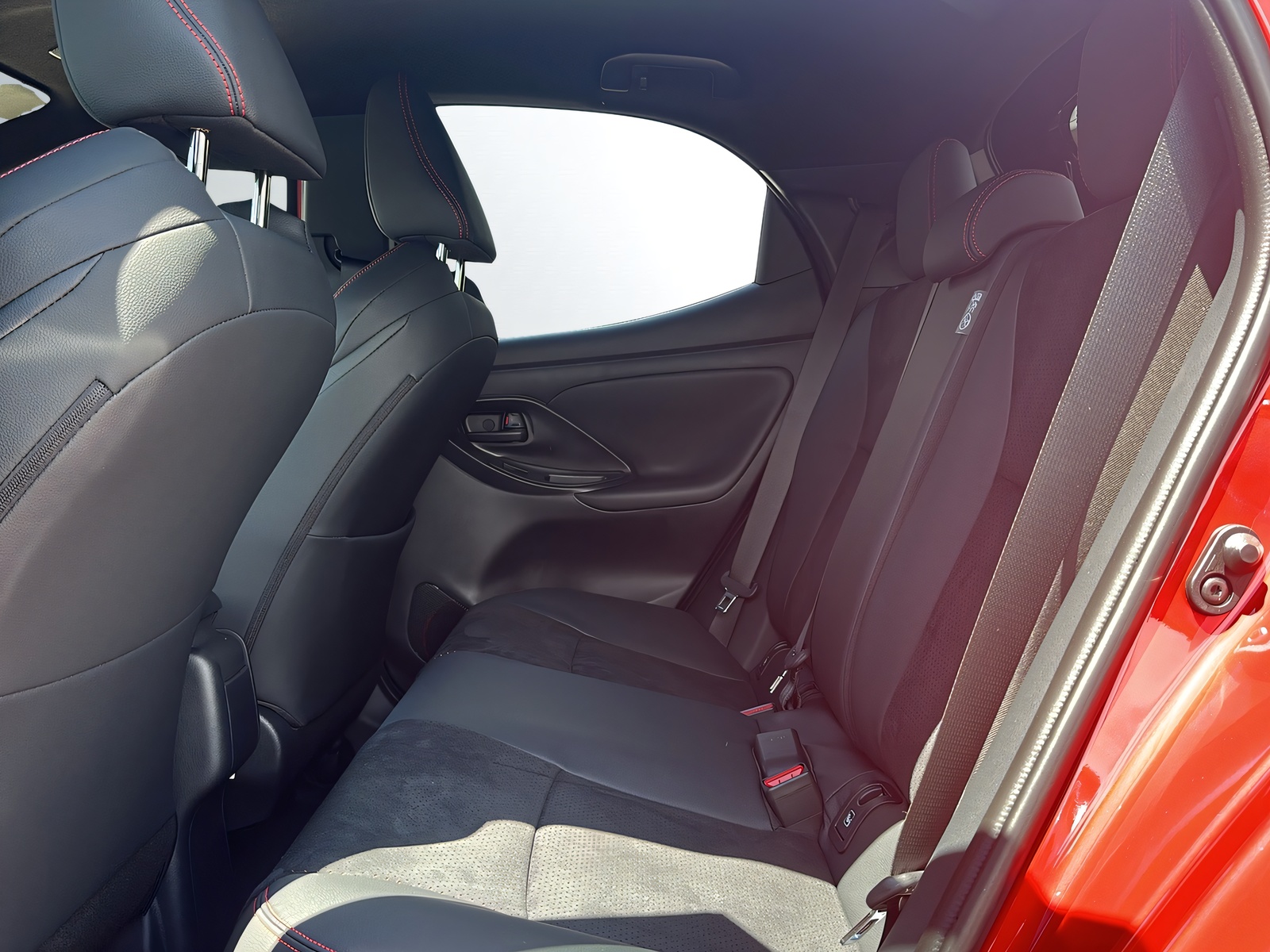 TOYOTA Yaris 1.5 GR Sport e-CVT-image-8