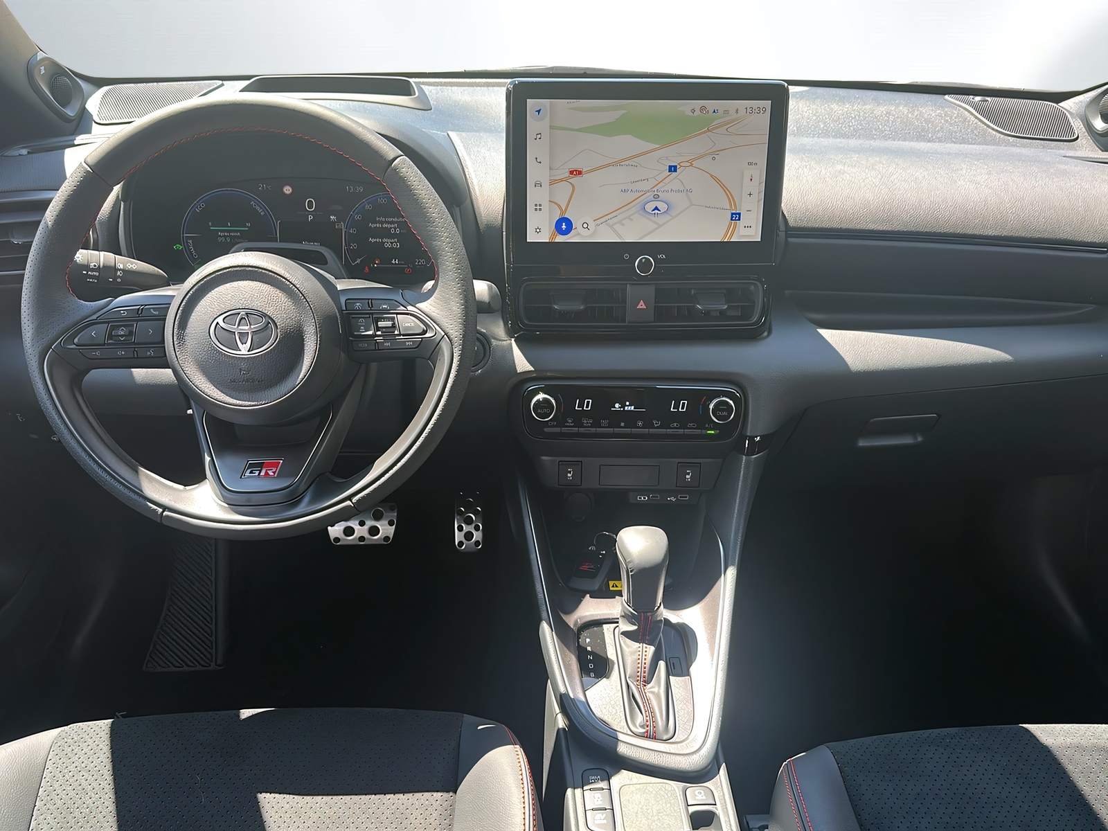 TOYOTA Yaris 1.5 GR Sport e-CVT-image-5