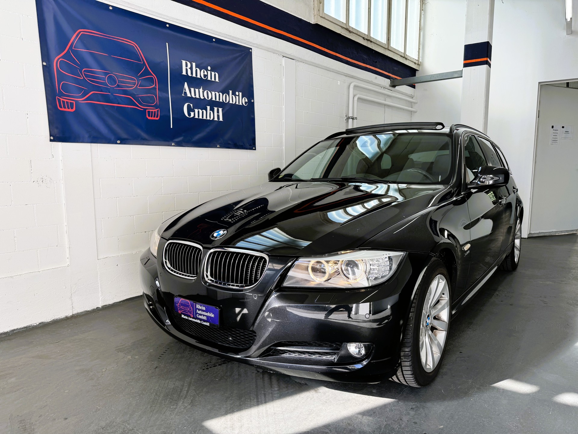 BMW 325i xDrive Touring-image-0