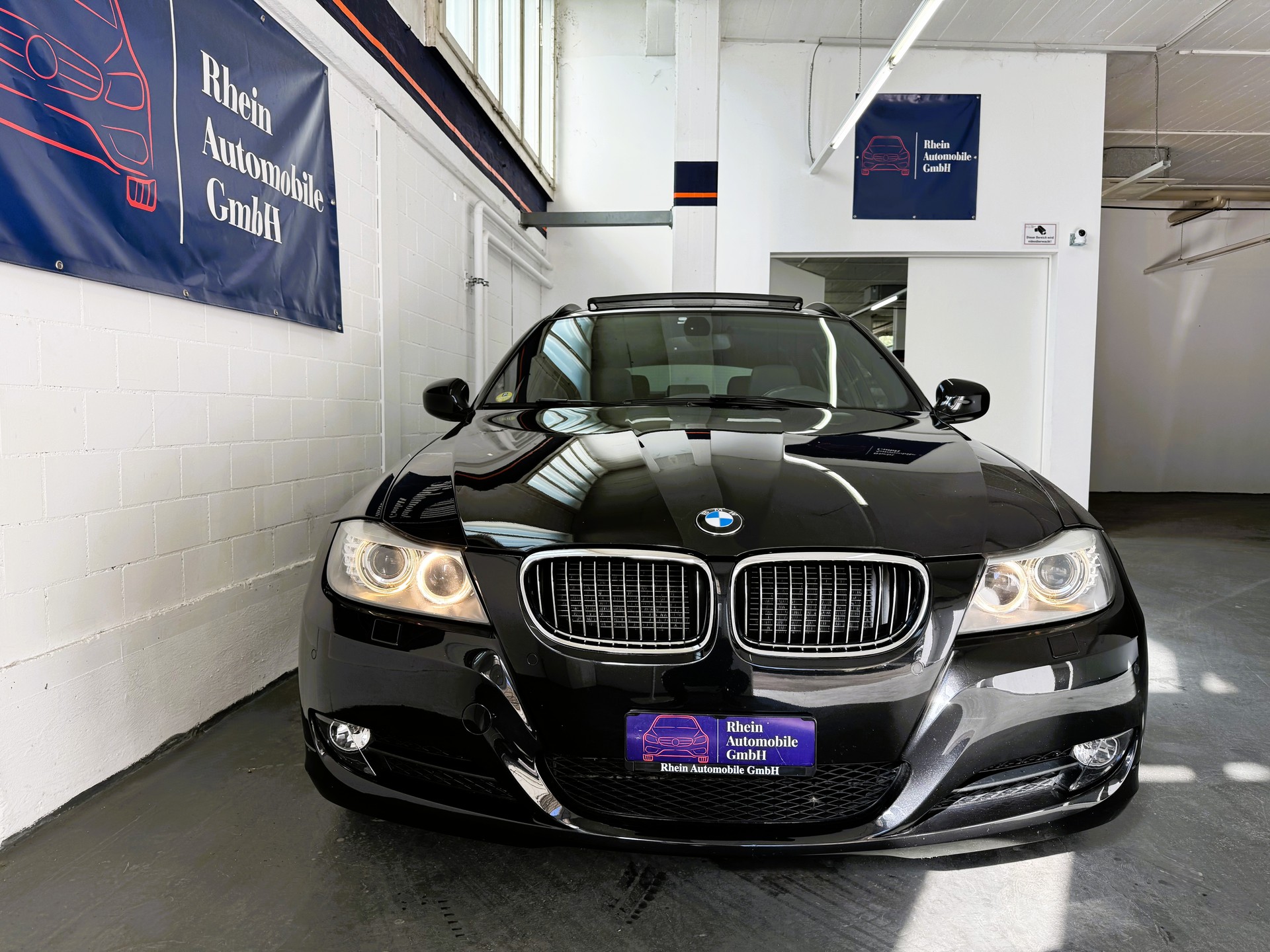 BMW 325i xDrive Touring-image-1