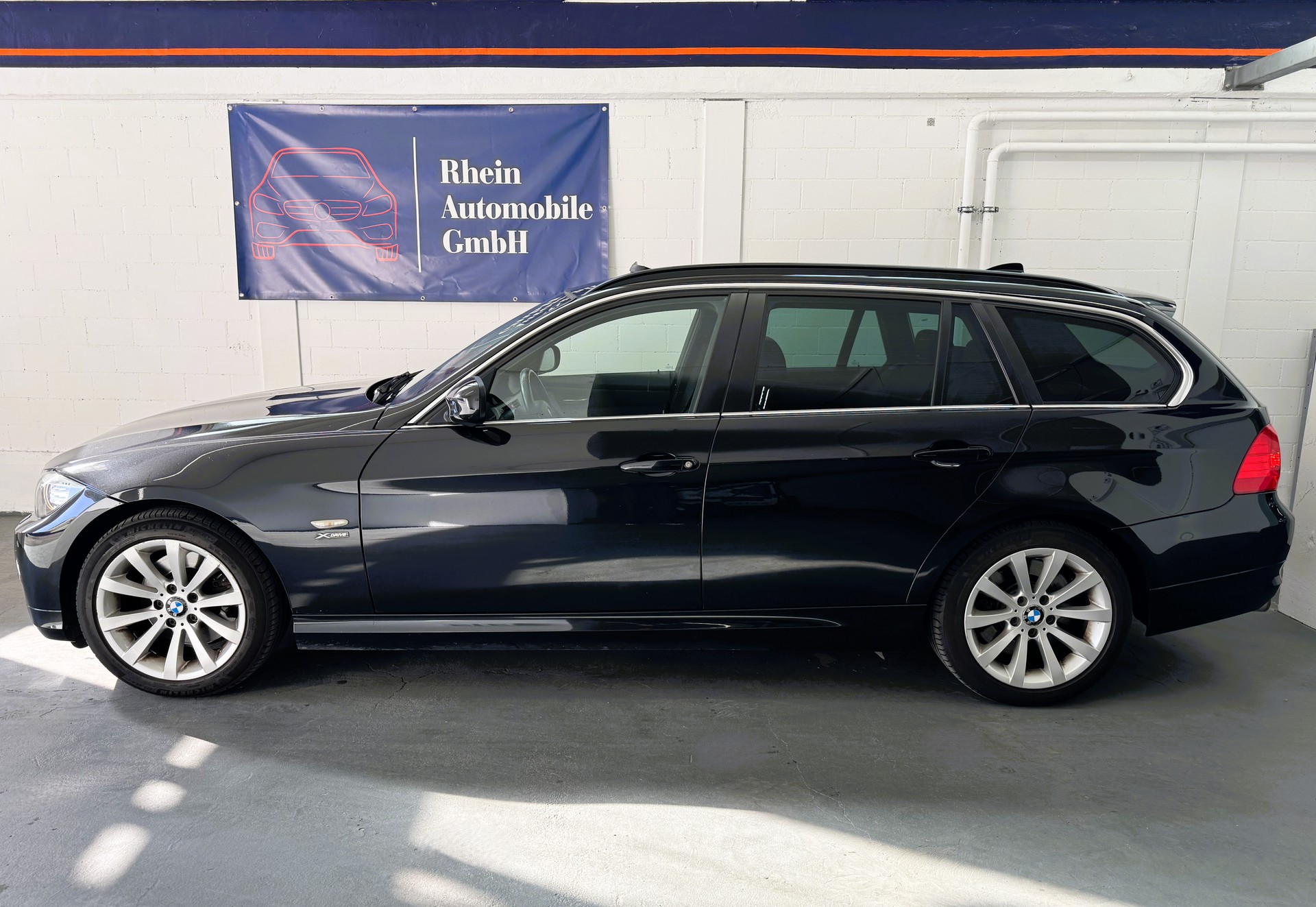 BMW 325i xDrive Touring-image-2